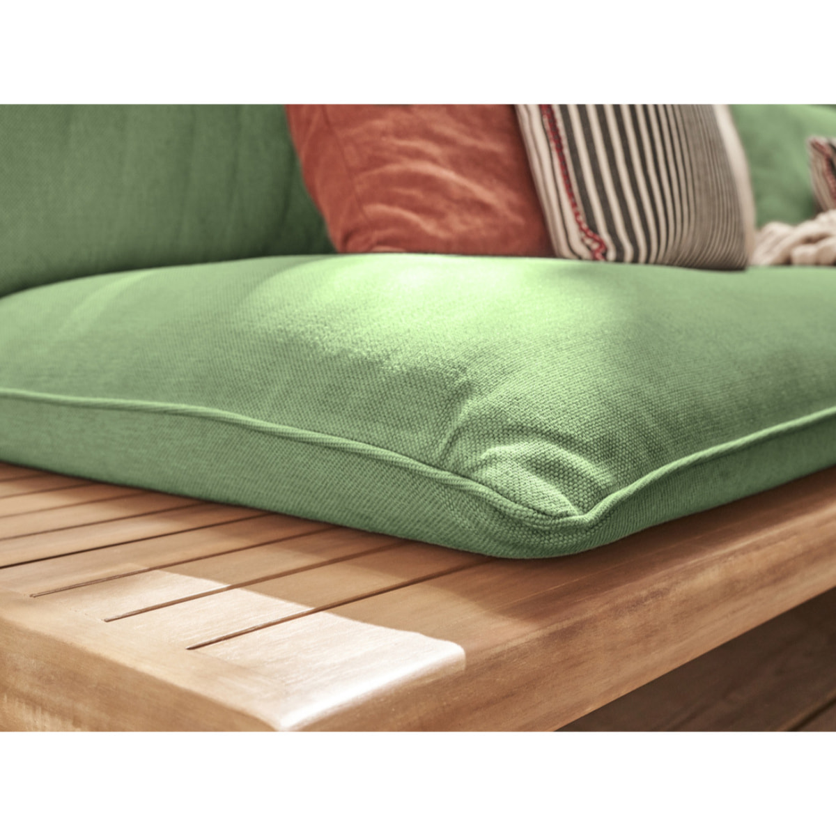 Papeete - salon bas de jardin avec coussins vert - 4 places + table - en bois d'acacia FSC  100% - Vert / Beige