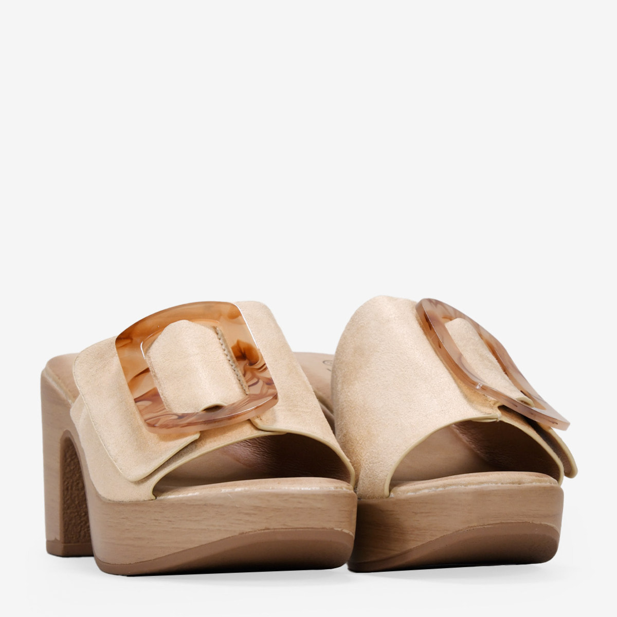 Sandalias de tacón arena con hebilla marmolada