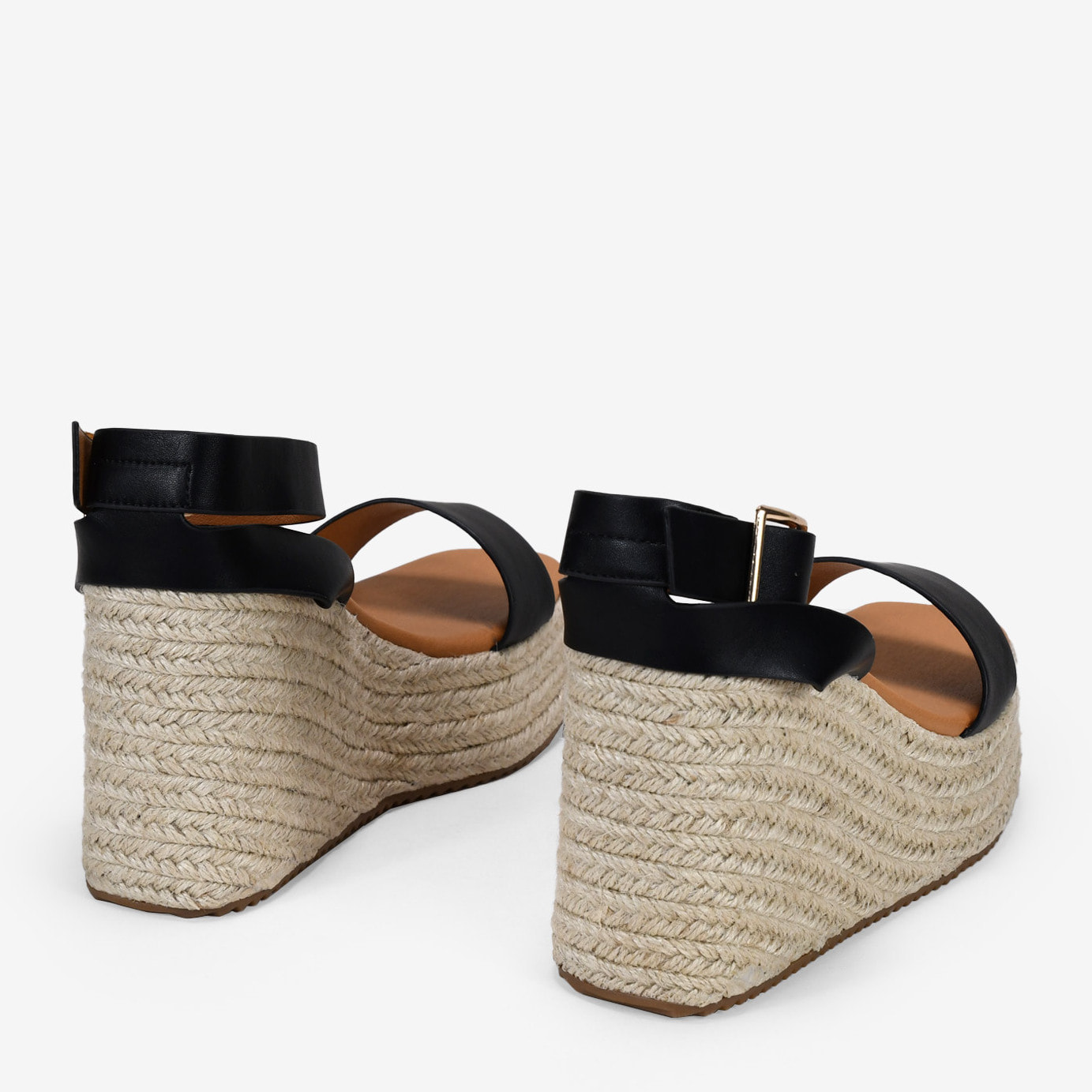 Sandalias negras con cuña y plataforma de esparto