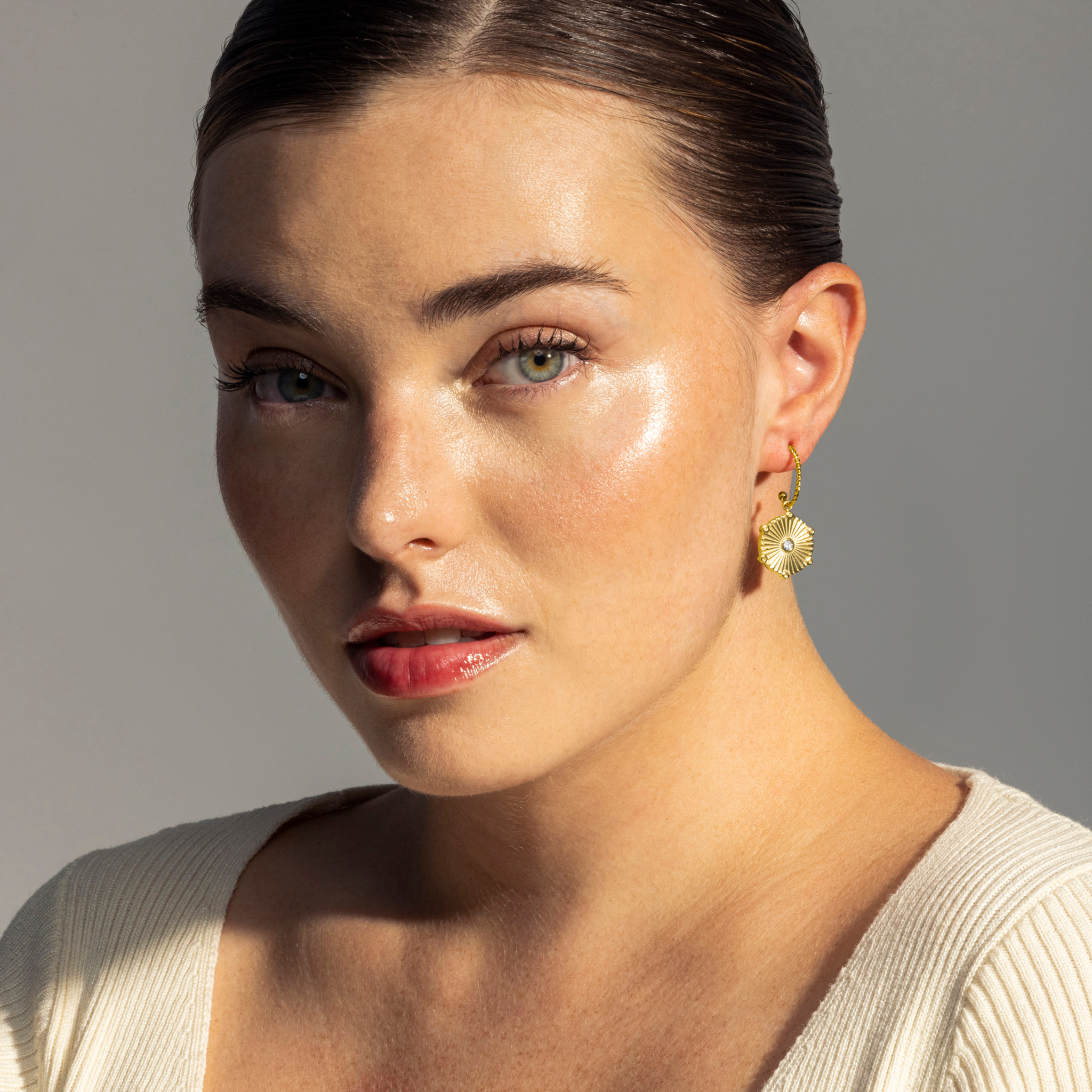 Pendientes de Circonita Brillante acabados en oro amarillo de 18K- Rira