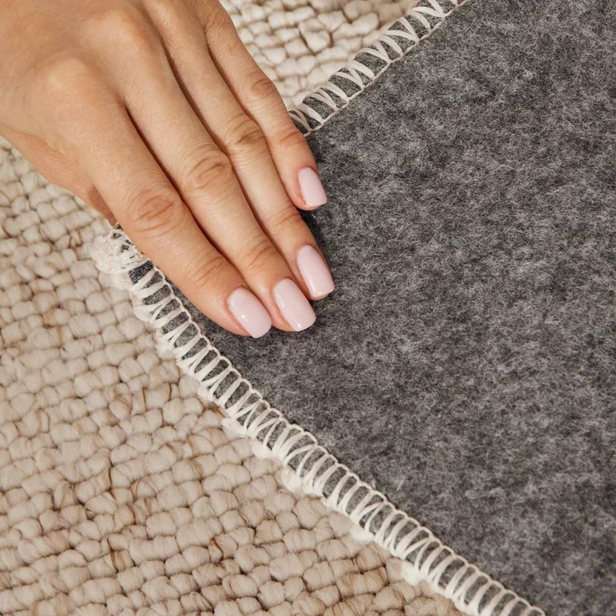 Tapis salon, motif faux uni, poils ras, look chaleureux, entretien
