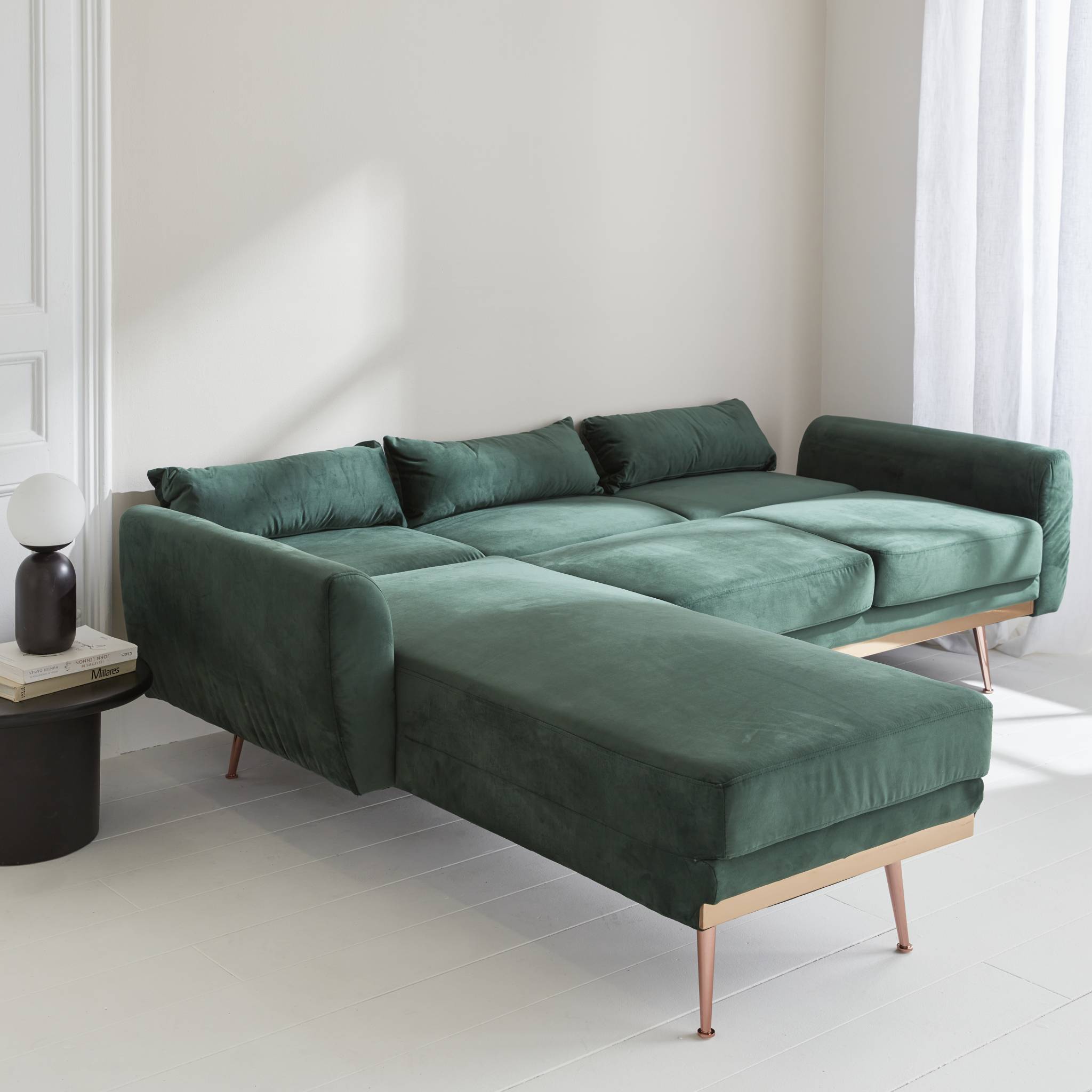 Canapé d'angle convertible. réversible 3 places. velours vert anglais. pieds fins or rose