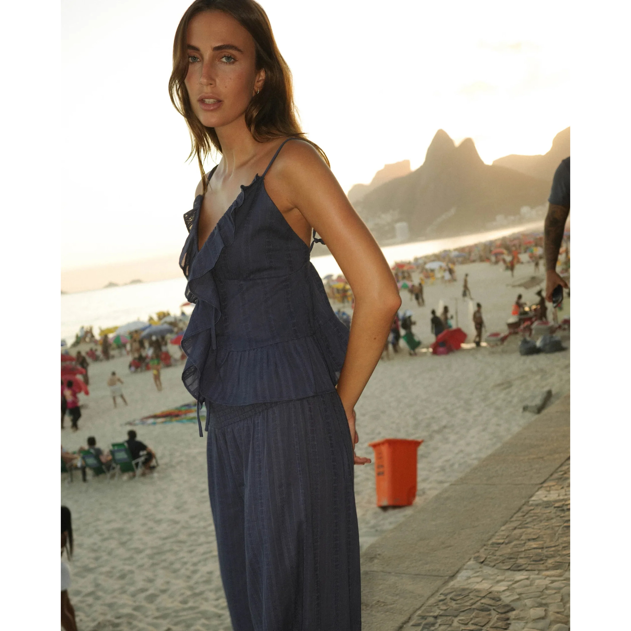 Pantalón recto con bajo ajustable de mujer