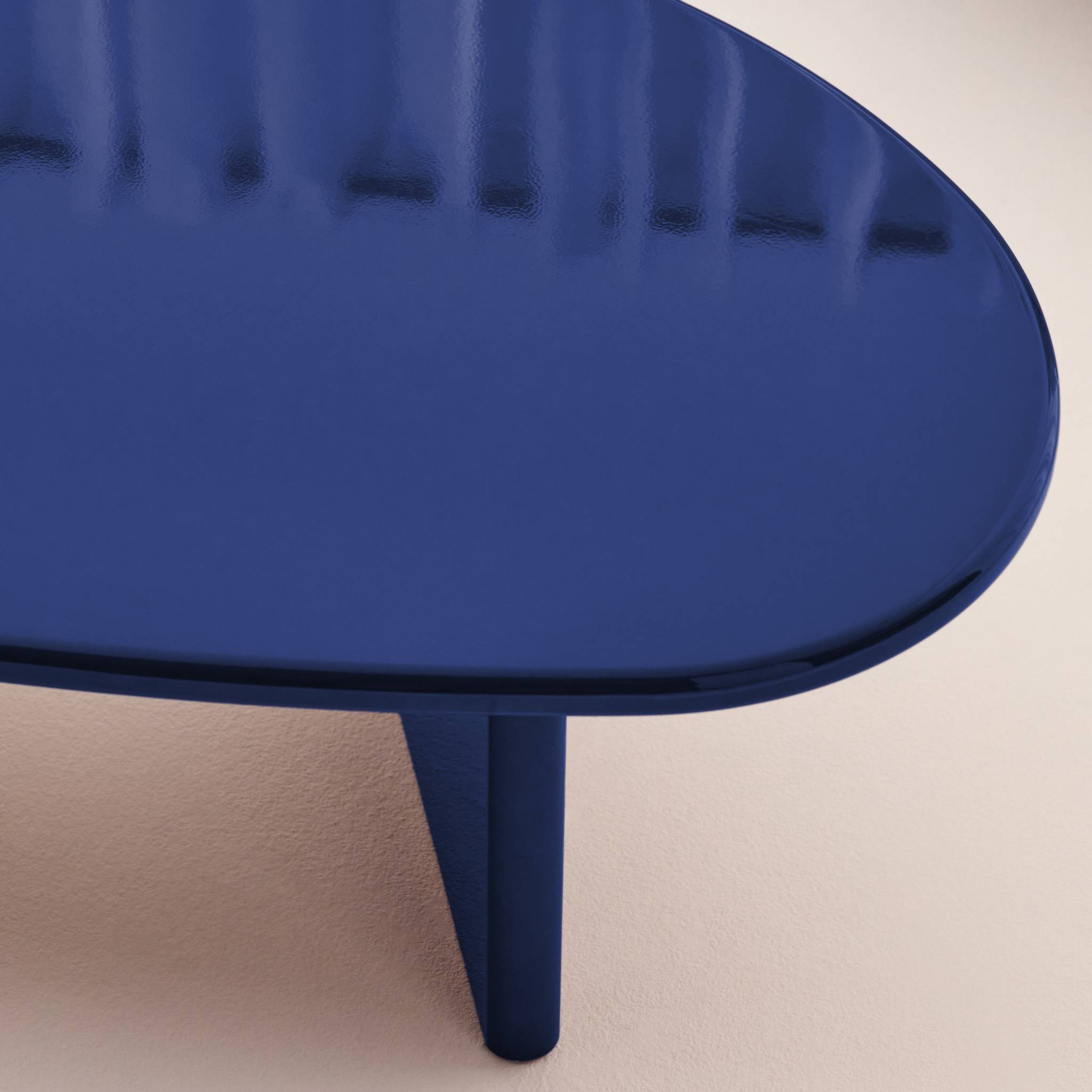 Table basse ovale finition glossy RUMI