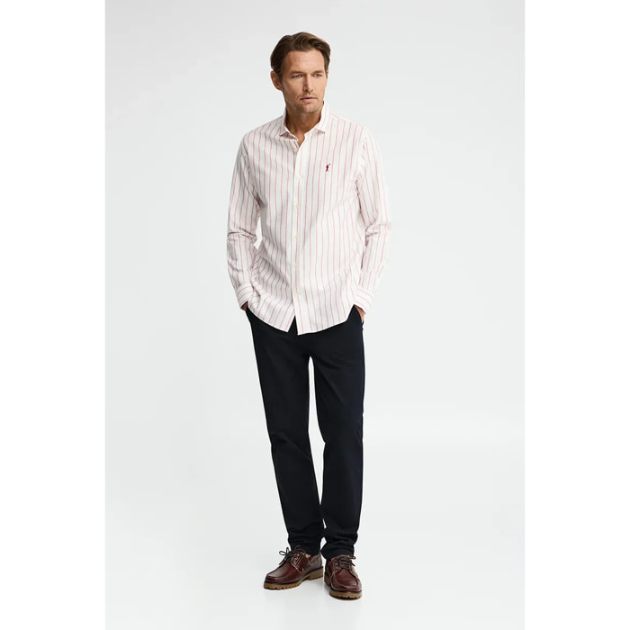 Camisa de rayas color crudo y rojo de cuello italiano, corte regular y bordado Rigby go