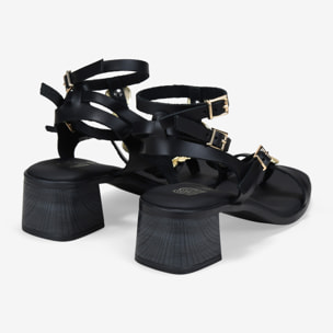 Sandalias romanas negras en piel con tacón y monedas
