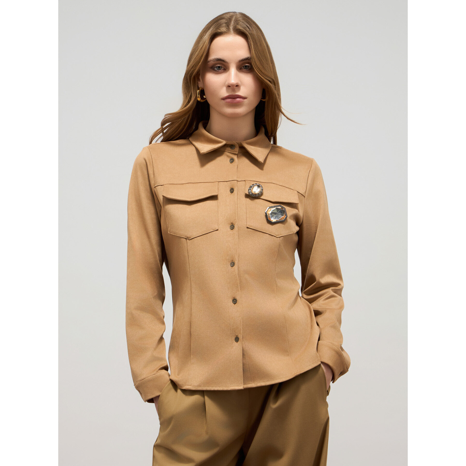 Oltre - Camicia effetto scamosciato con spille - Marrone