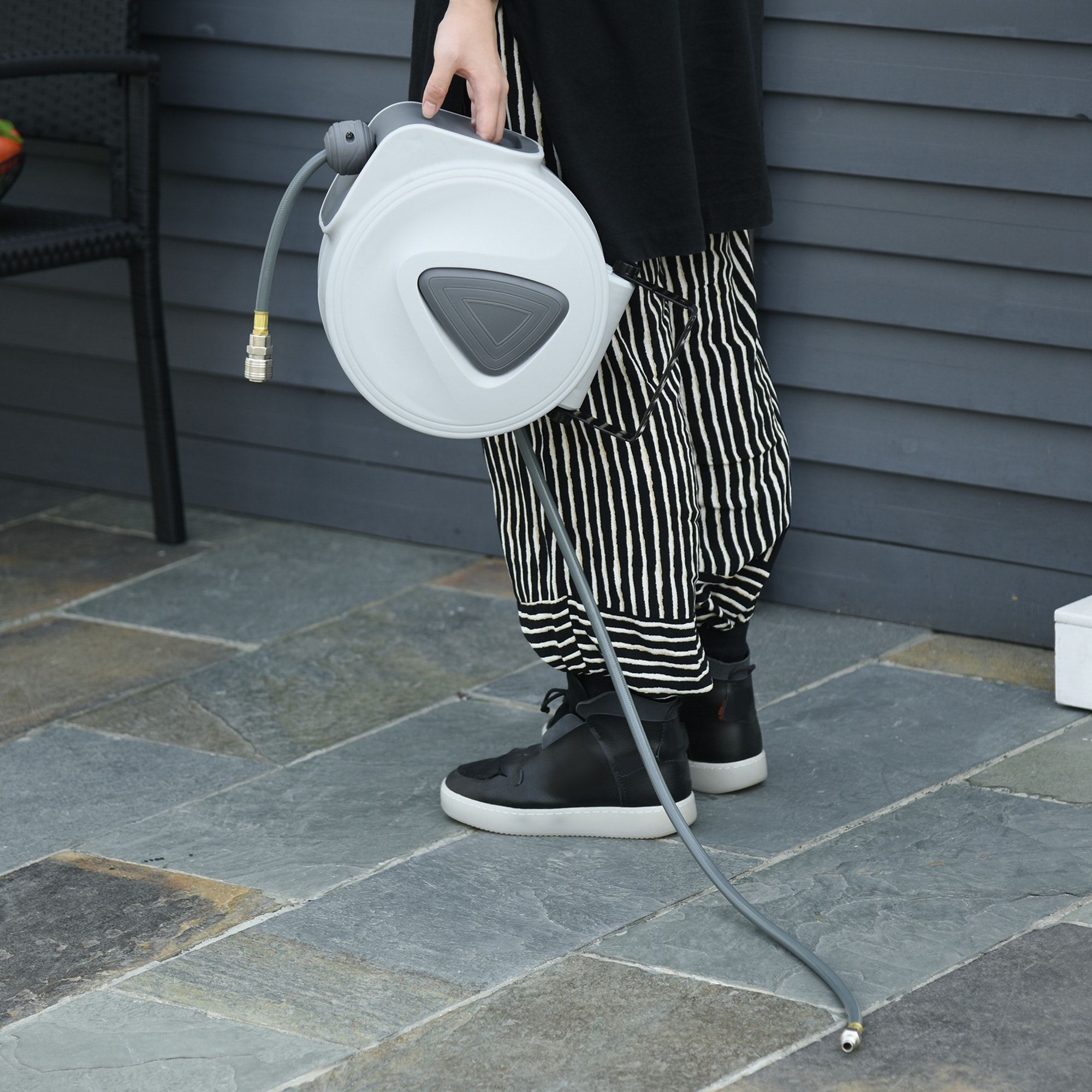 Carrete de Manguera de Aire Comprimido Automático de 20 m Conector de 1/4'' BSP con Soporte para Pared Giratorio 180° Diámetro Interno 3/8'' (9,5x15 mm) Gris