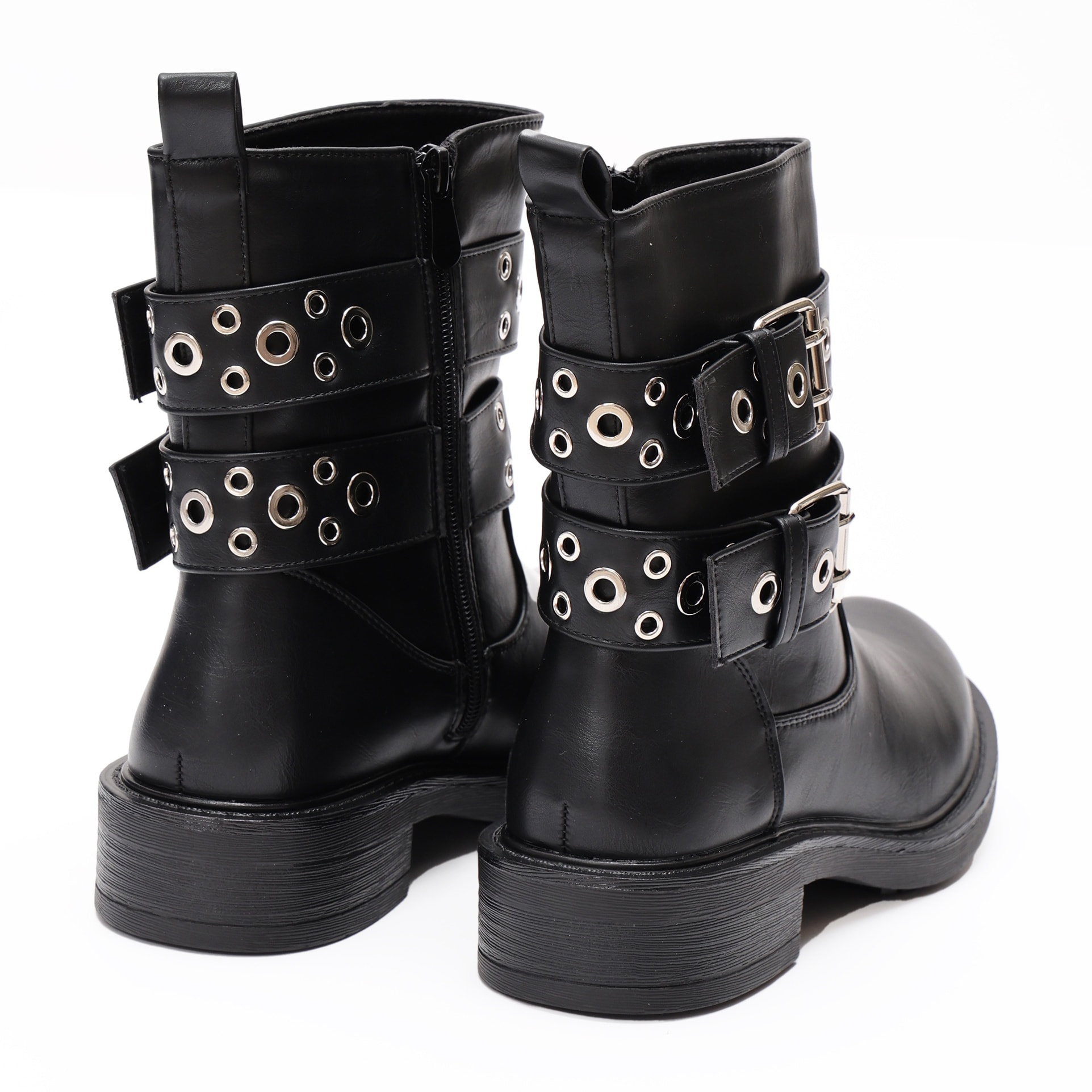 Stivaletto in simil pelle con cinturini