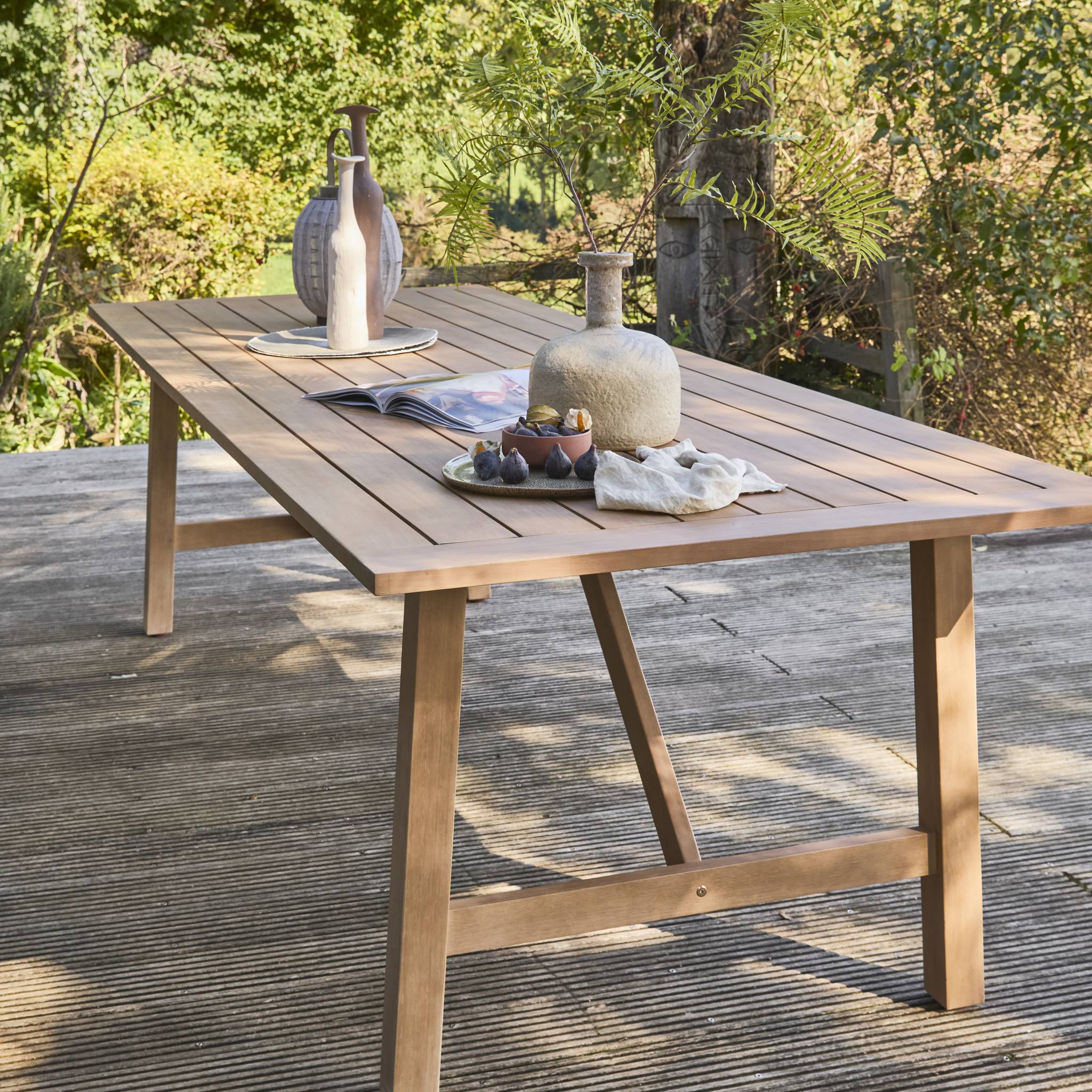 Table de jardin en bois d'eucalyptus LORIA naturel. 8 places. 260 x 100 x 76 cm