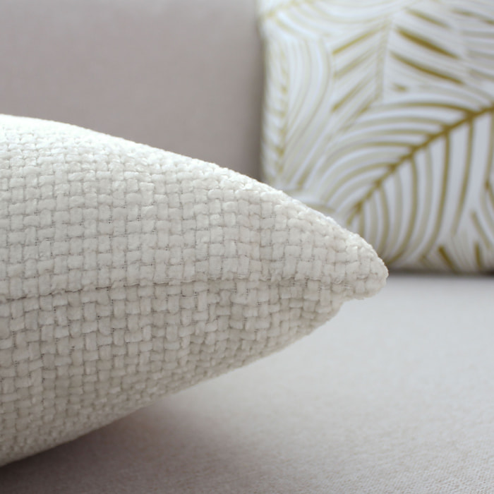 Coussin décoratif en velours chenillé - Ecru