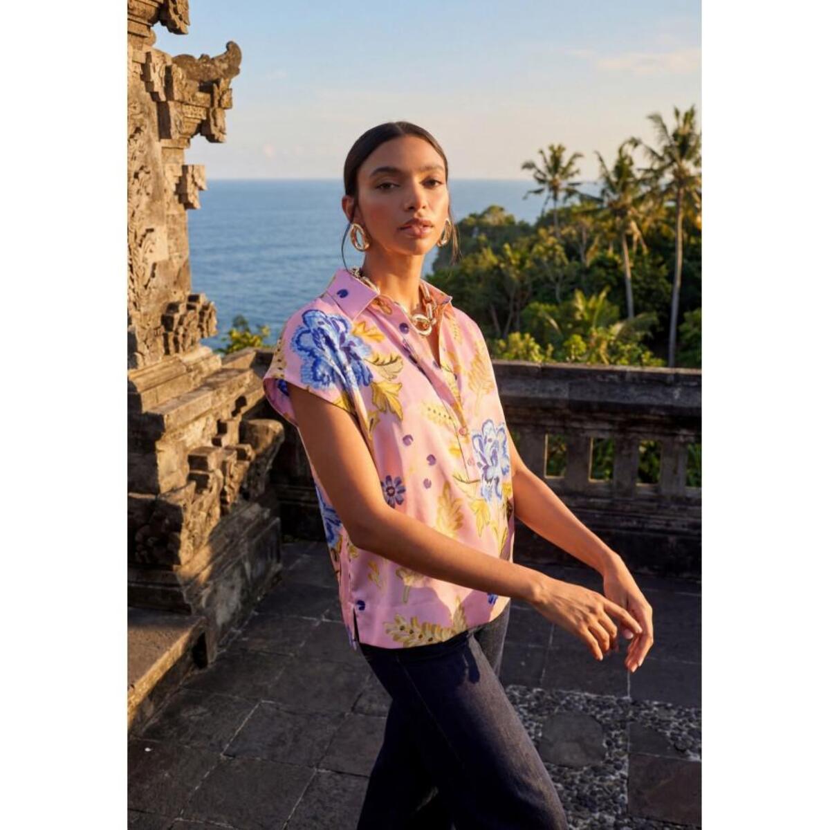 Blusa a collo alto con stampa floreale