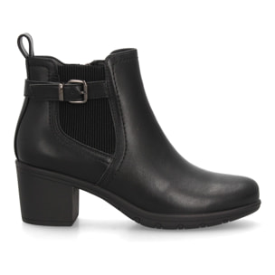 Botines Chelsea con hebilla decorativa