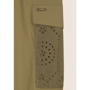 Pantaloni cargo in popeline con ricami Sangallo sulle tasche