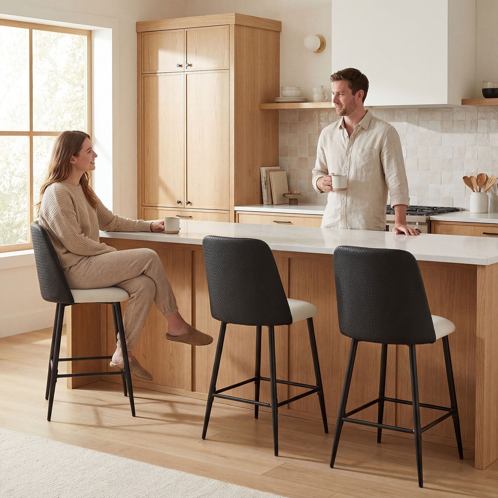 Juego de 2 Taburetes de Bar, Taburetes Altos de Cocina con Respaldo y Reposapiés, Tapizados de Lino y PU, Marco de Acero, Asiento de 65 cm de Altura, para Mostrador, Comedor, Negro