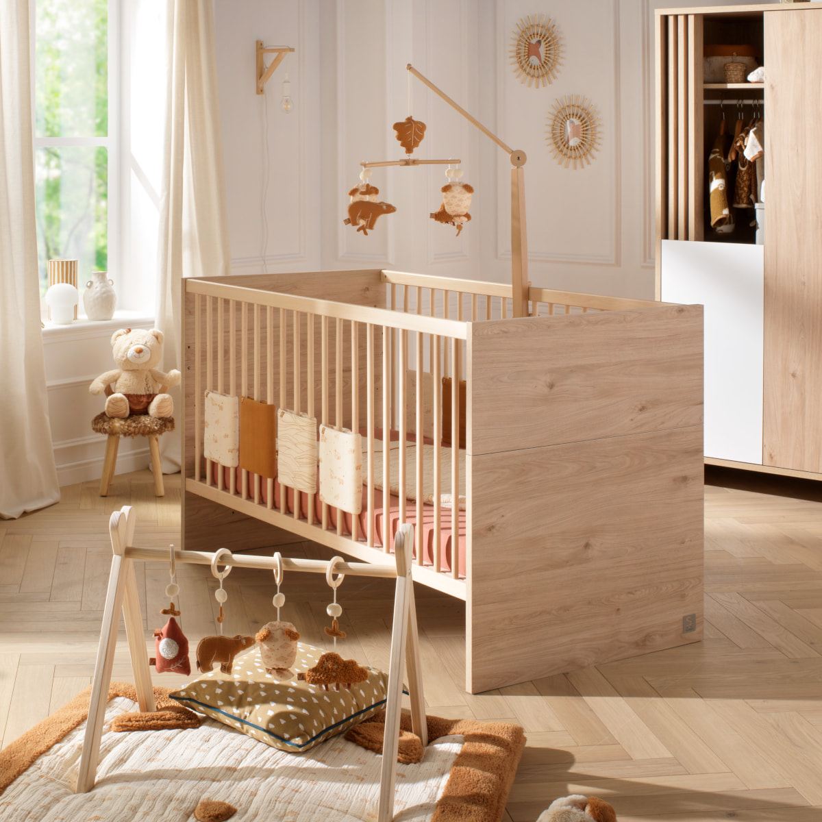 Chambre bébé évolutive Tokyo, Lit 140x70 évolutif et Commode à langer claustra - Chêne suave