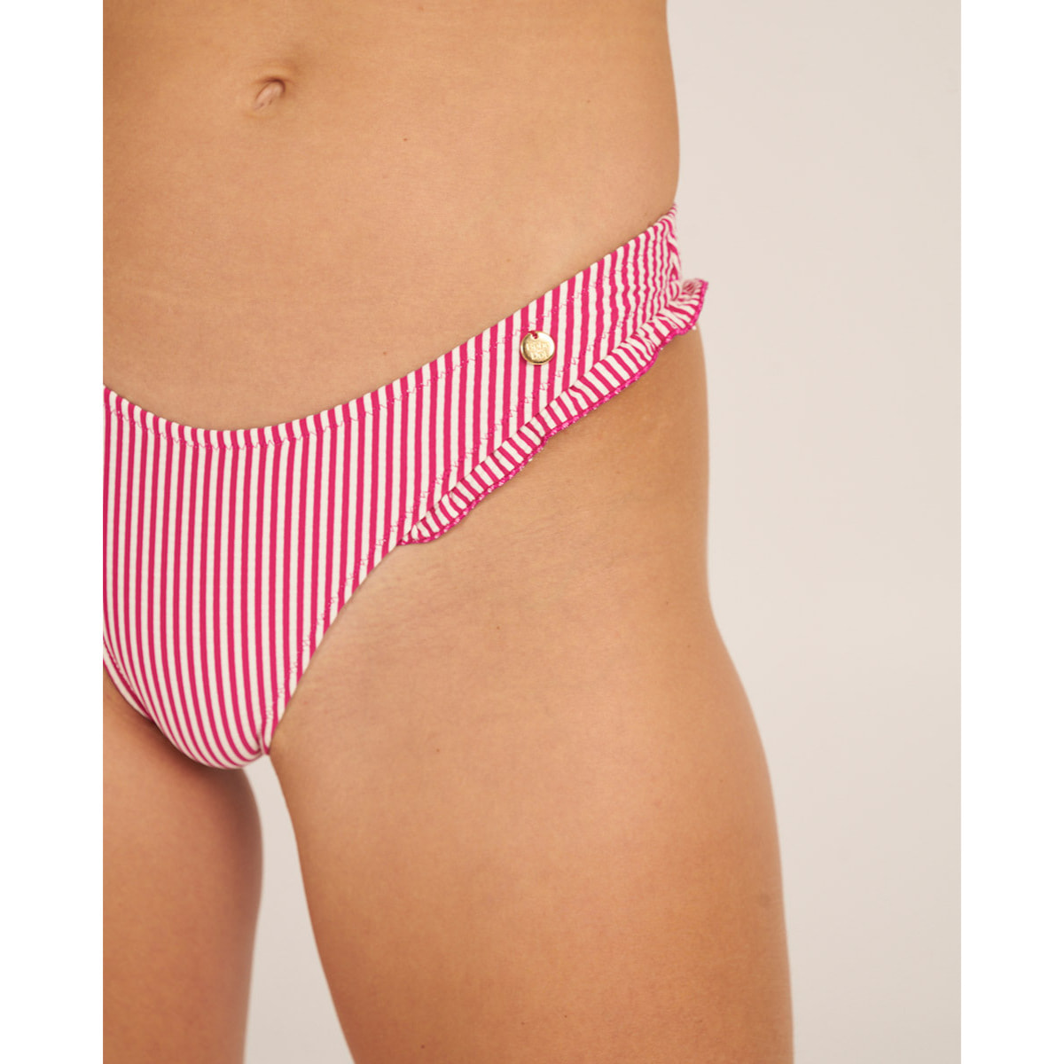 Braga de bikini en forma de uve con volante y estampado de rayas