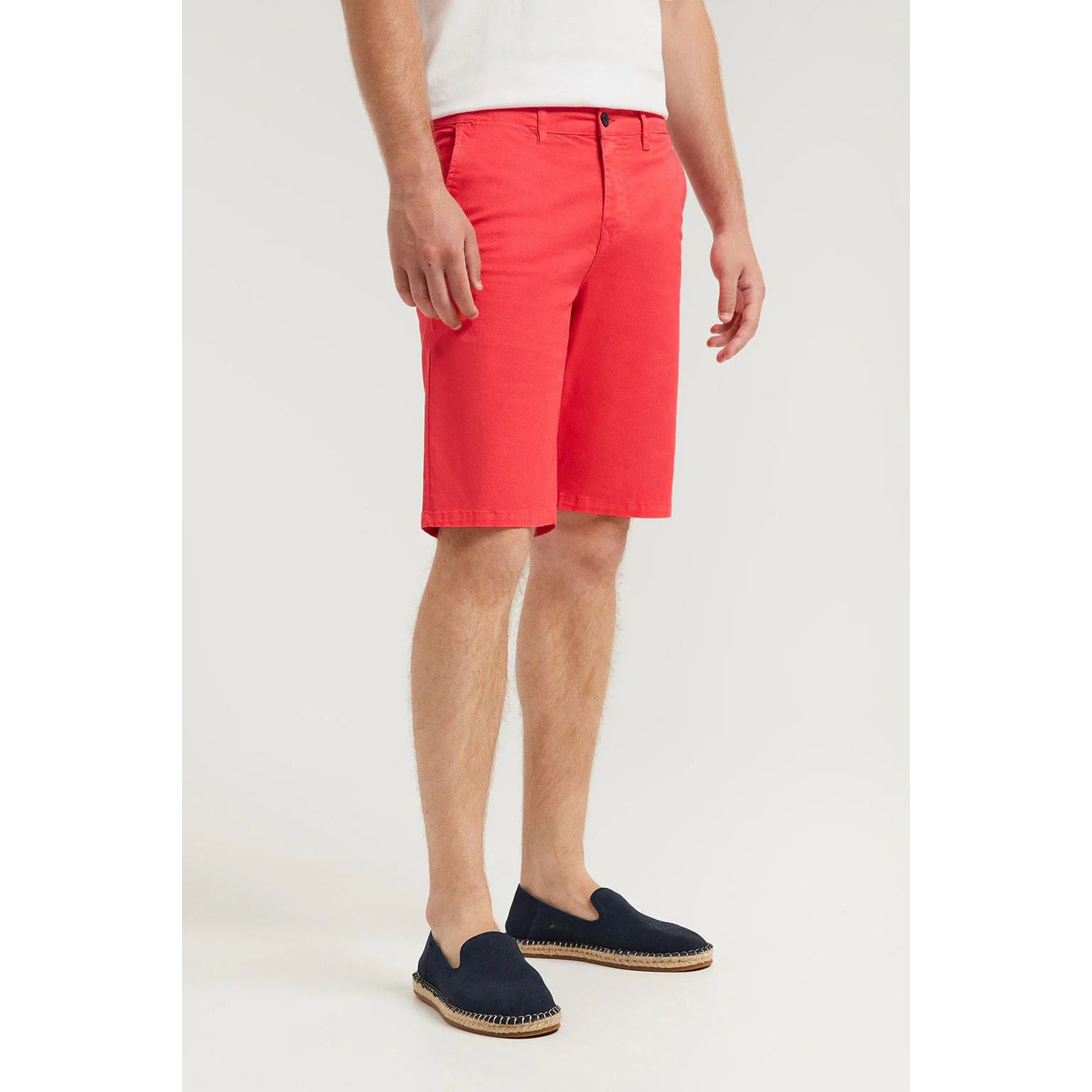 Bermuda relaxed rossi con logo ricamato