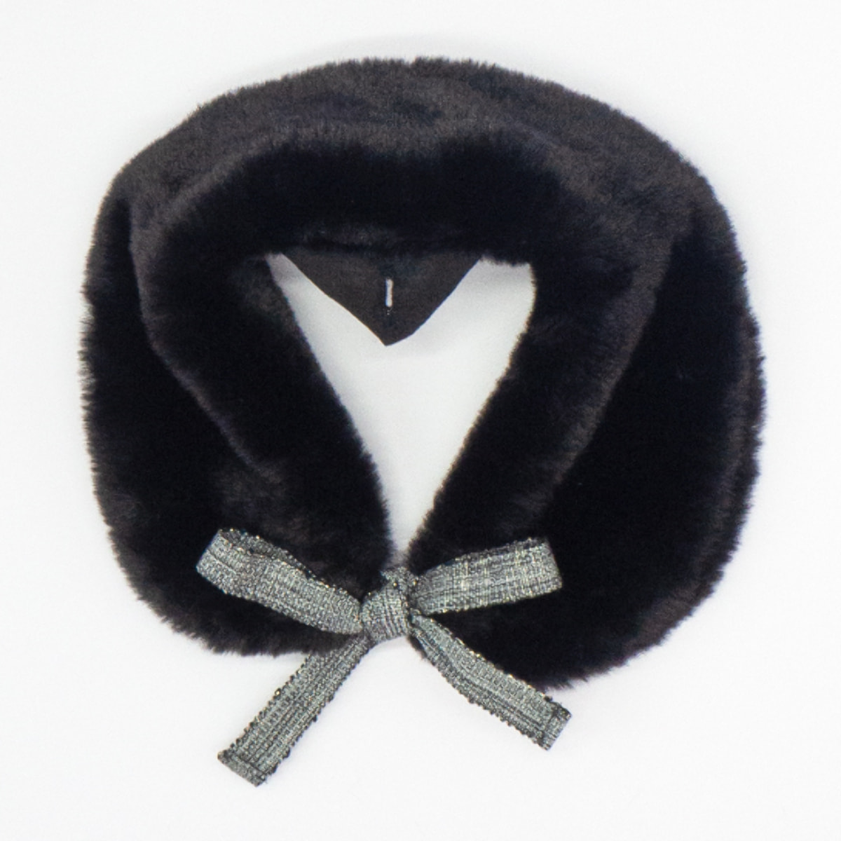 CUELLO DE PELO NEGRO