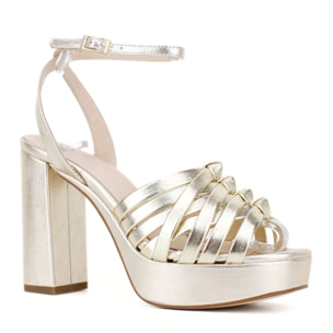 Sandalia plataforma en safron. Tacón de 10 cm