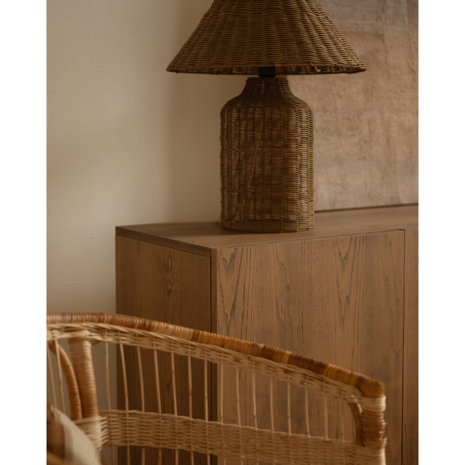 Buffet avec 3 portes en bois de placage de frêne naturel en teinte noisette de 160x40cm Hauteur: 85 Longueur: 160 Largeur: 40
