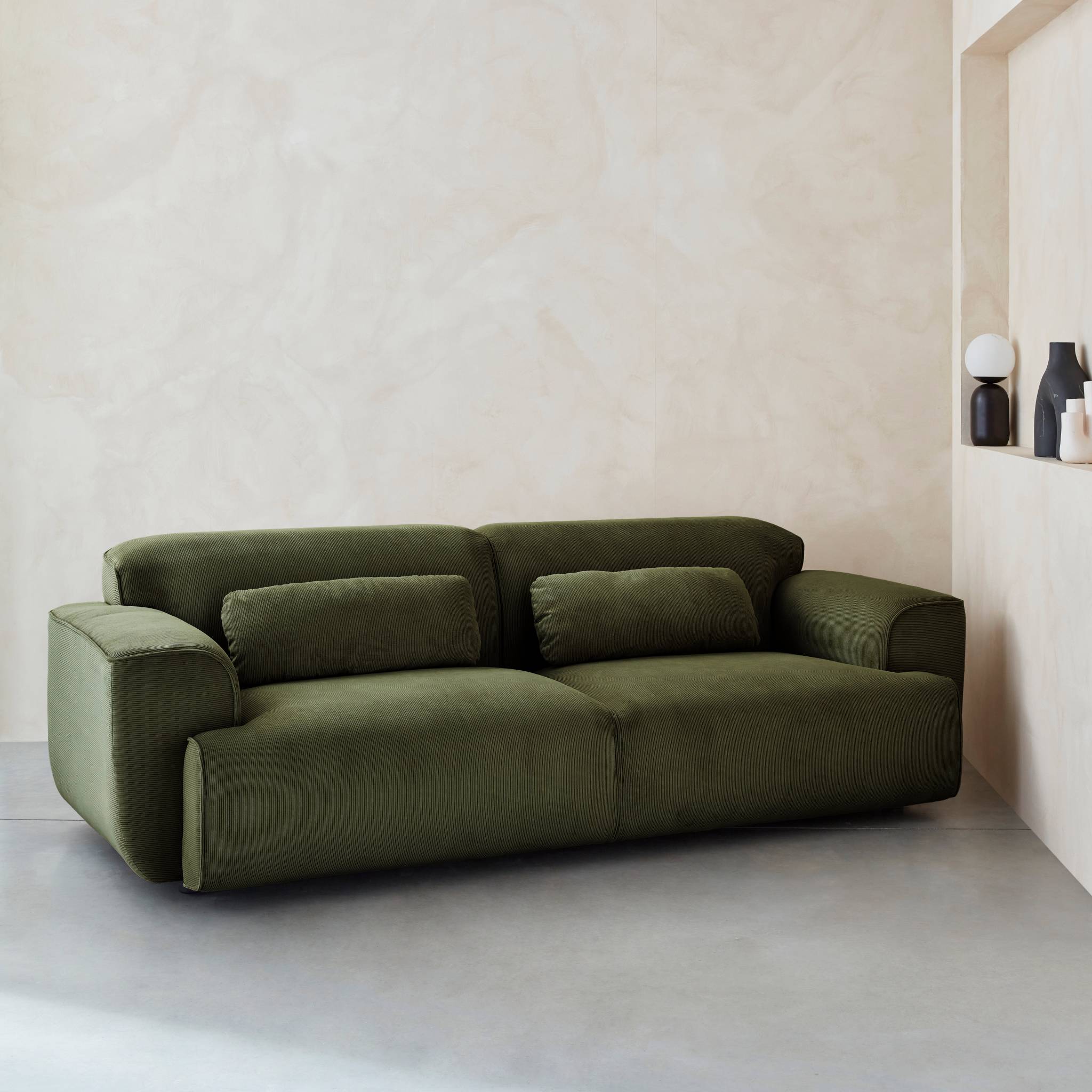 Canapé 3 places. tissu velours côtelé vert. 2 coussins déhoussables. Wallas  L 230 x P 98 x H 73cm
