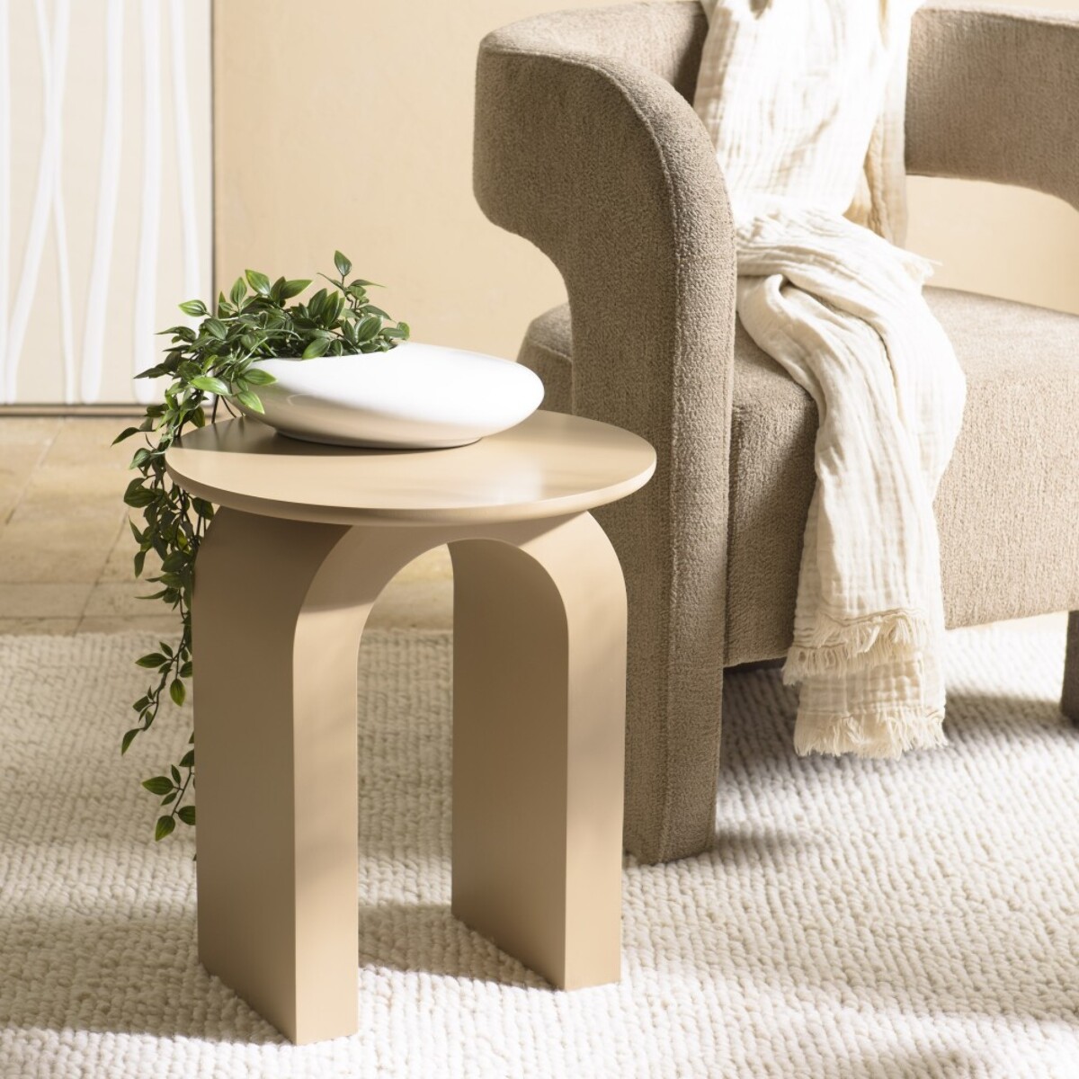 AGATHE - Table d'appoint ronde en bois laqué taupe D40cm