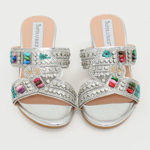 Sandali in simil pelle con tacco comodo ed applicazione di strass e pietre