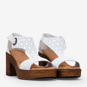 Sandalias de piel blancas con tacón efecto madera