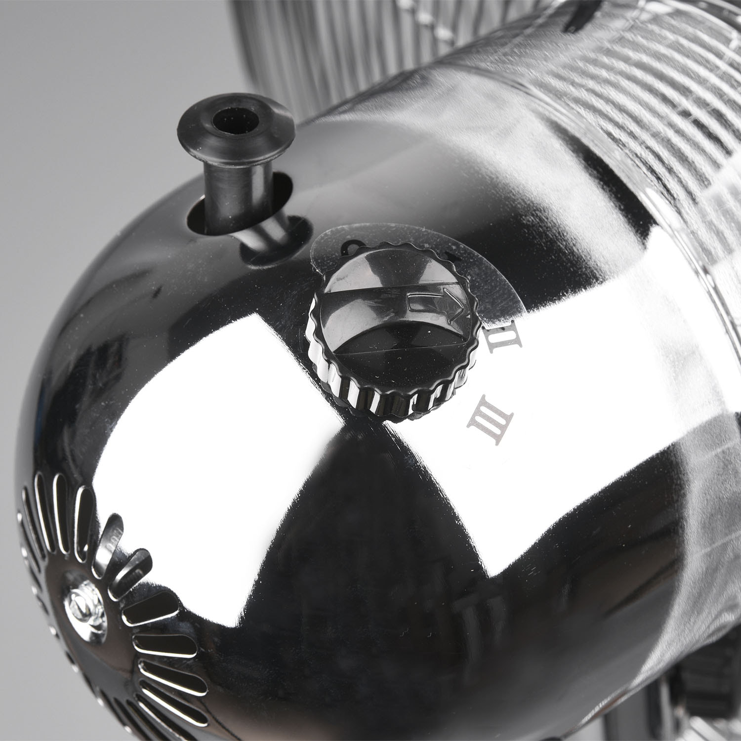 Ystadt - Ventilatore a piantana in metallo cromato Ø45. Ventilatore da terra con corpo oscillante ed inclinabile