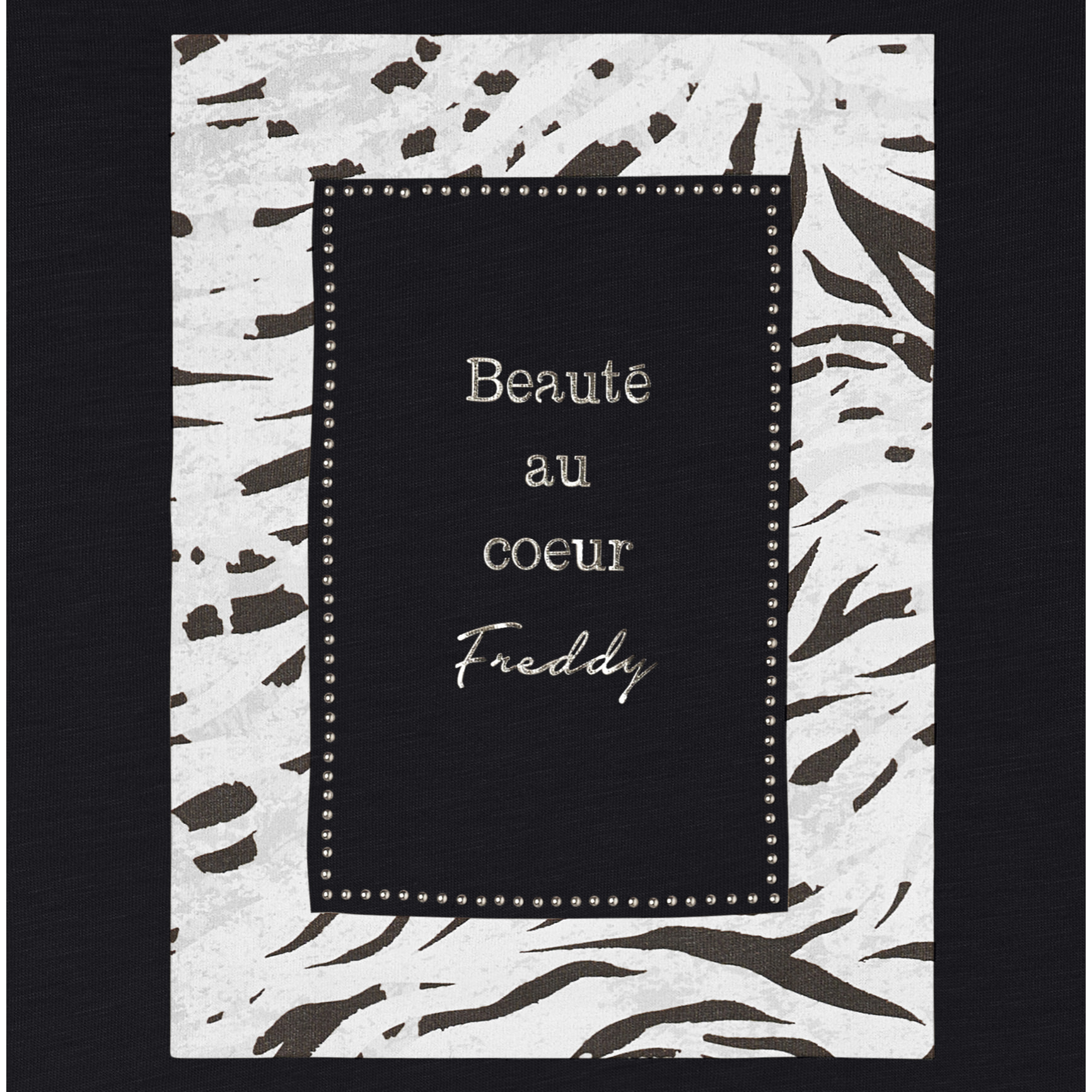 T-shirt regular fit con grafica e borchie dorate