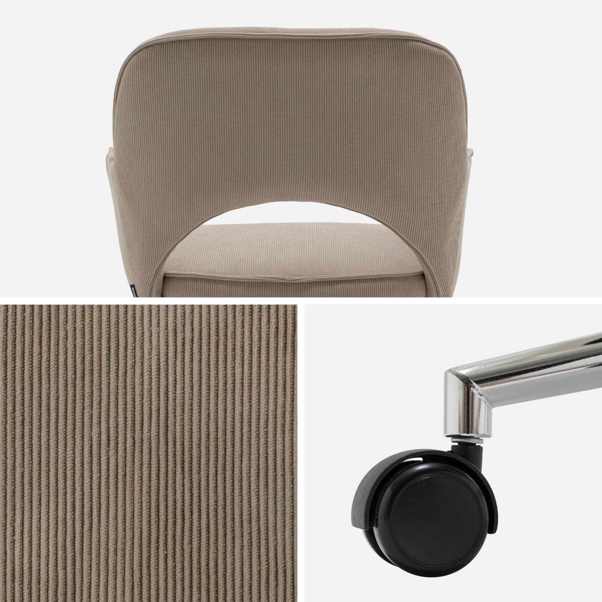 Chaise de bureau à roulettes velours côtelé taupe piétement chromé. L 60 x P 62 x H 89 / 99cm