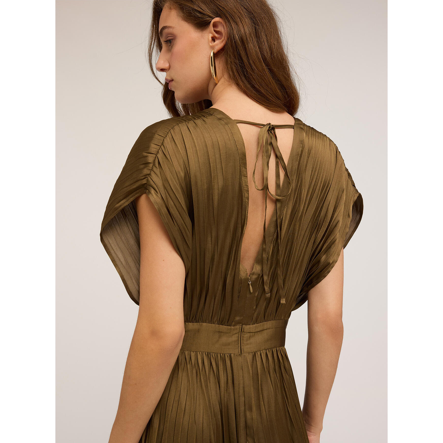 Motivi - Vestito lungo in satin plissé - Verde militare