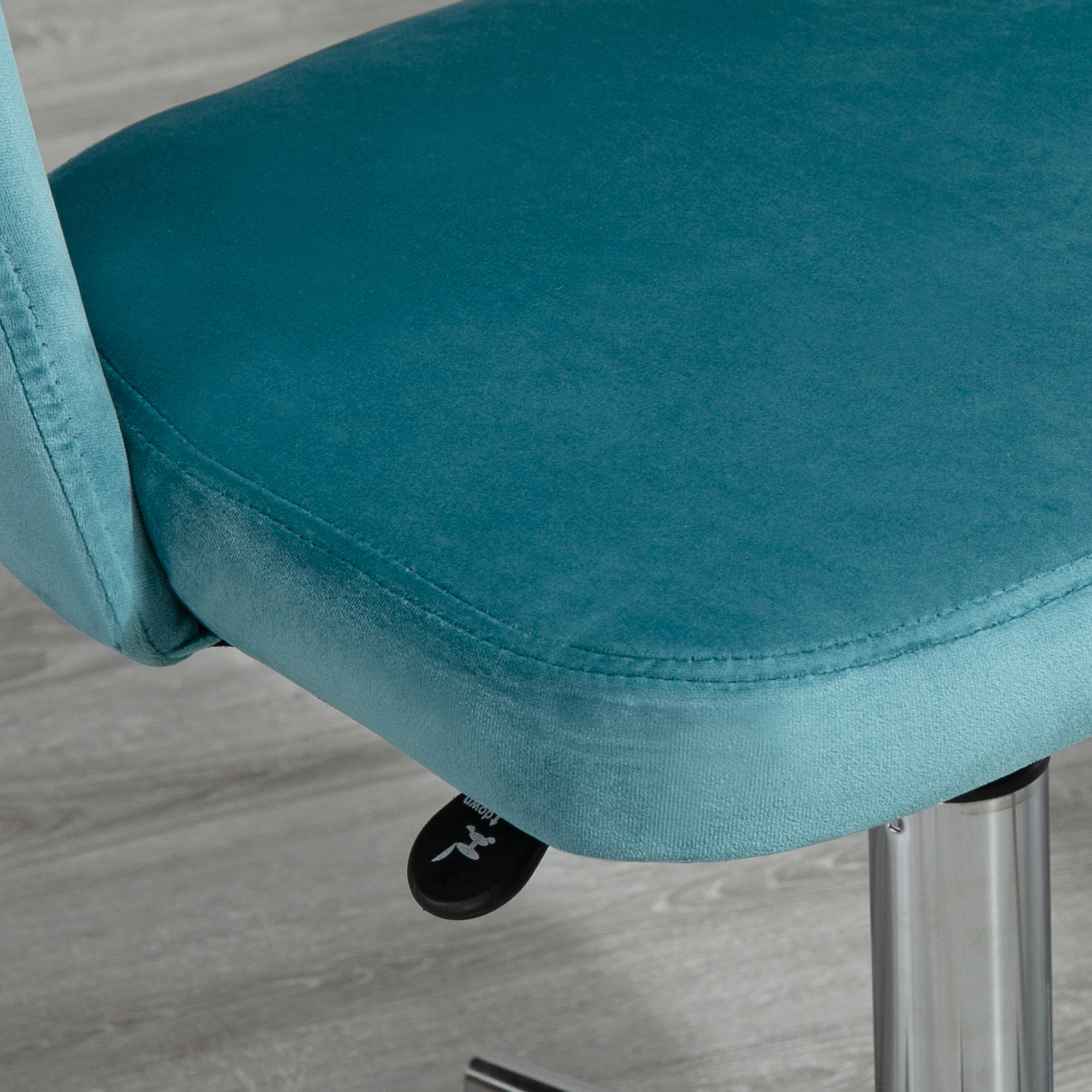 Chaise de bureau design contemporain dossier ergonomique ajouré strié hauteur réglable pivotante 360° piètement chromé velours bleu canard