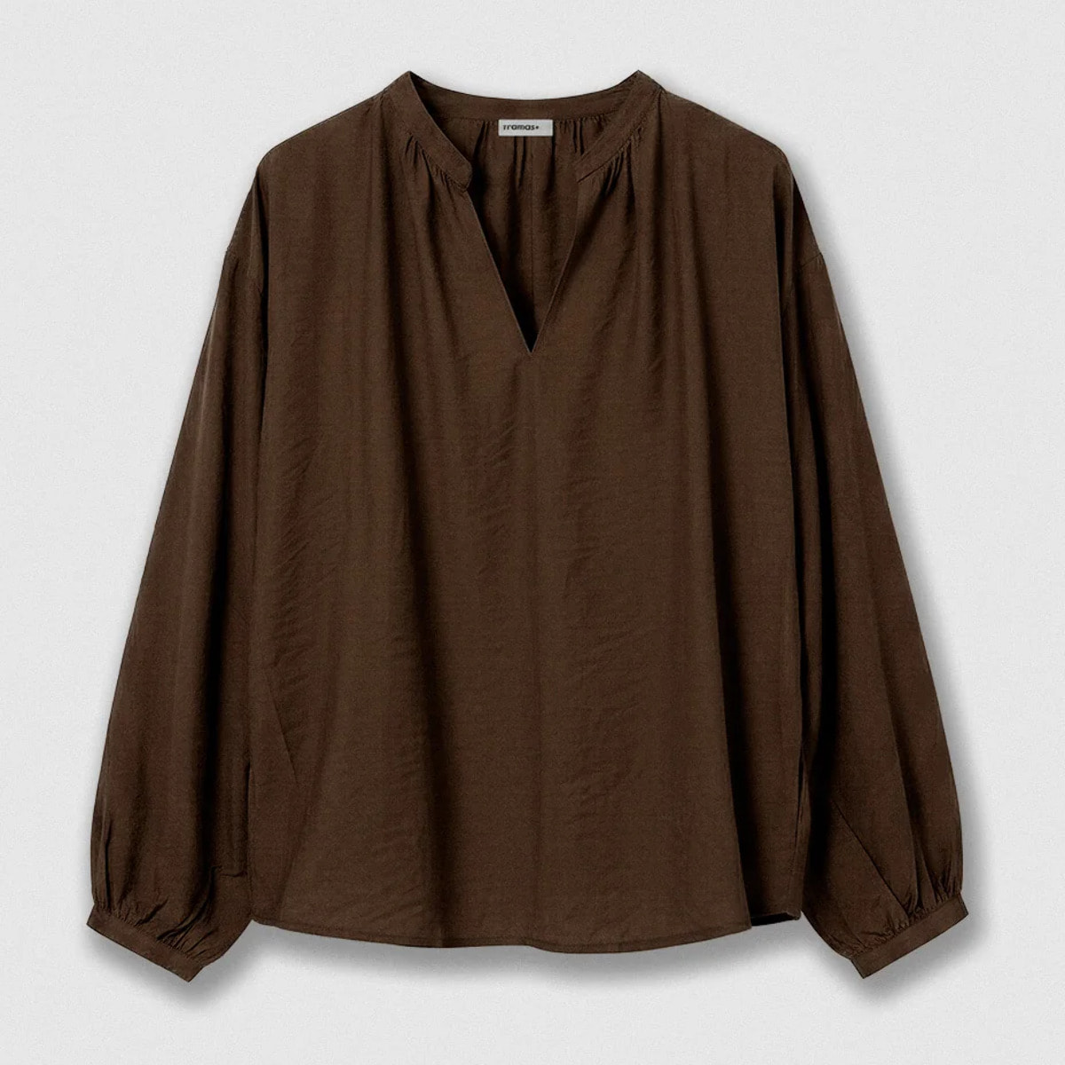 Blusa viscosa cuello pico chocolate