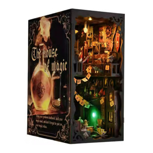 Casa Mágica. Book Nook de madera, diseño 3D realista con gran detalle, cubierta y luces led.