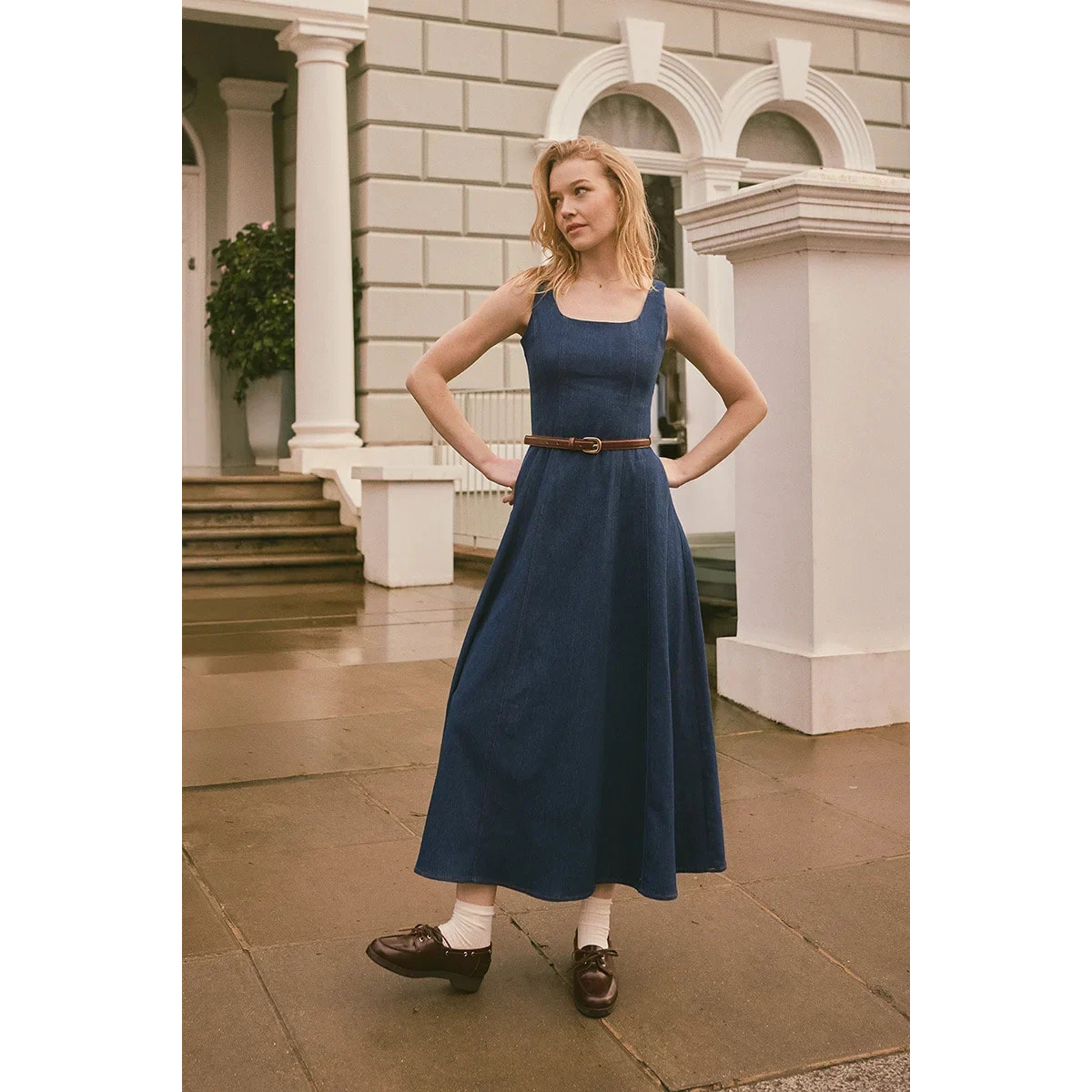 Vestido vaquero azul medio de tirantes con corte slim y logo Polo Club