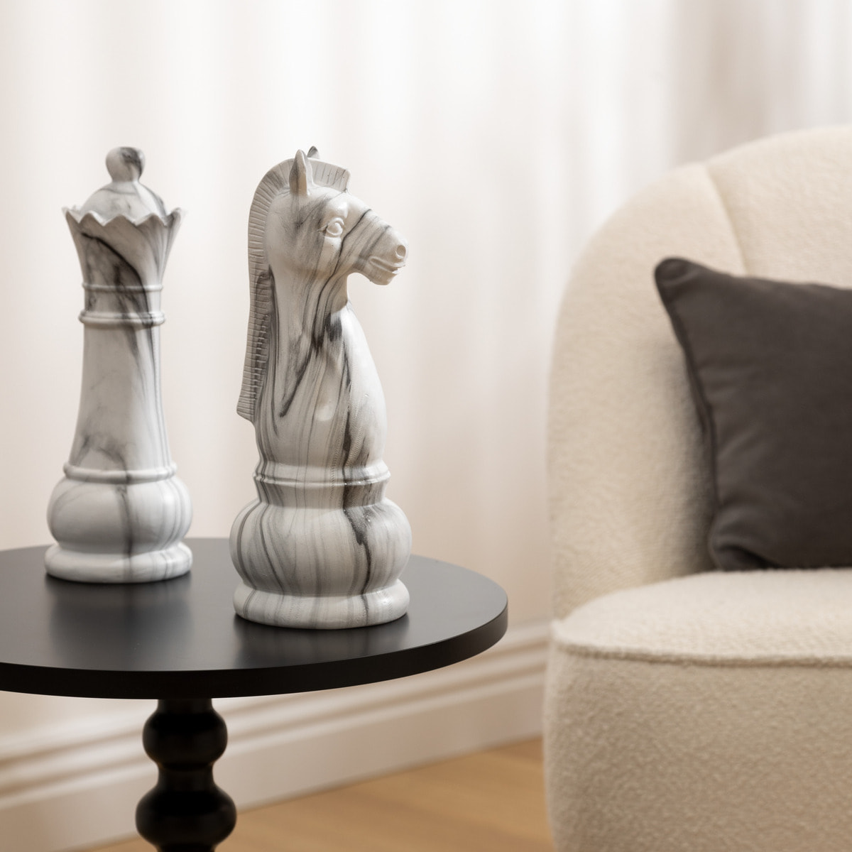 Déco à poser pièces d échec "Olen" gris H26,5cm