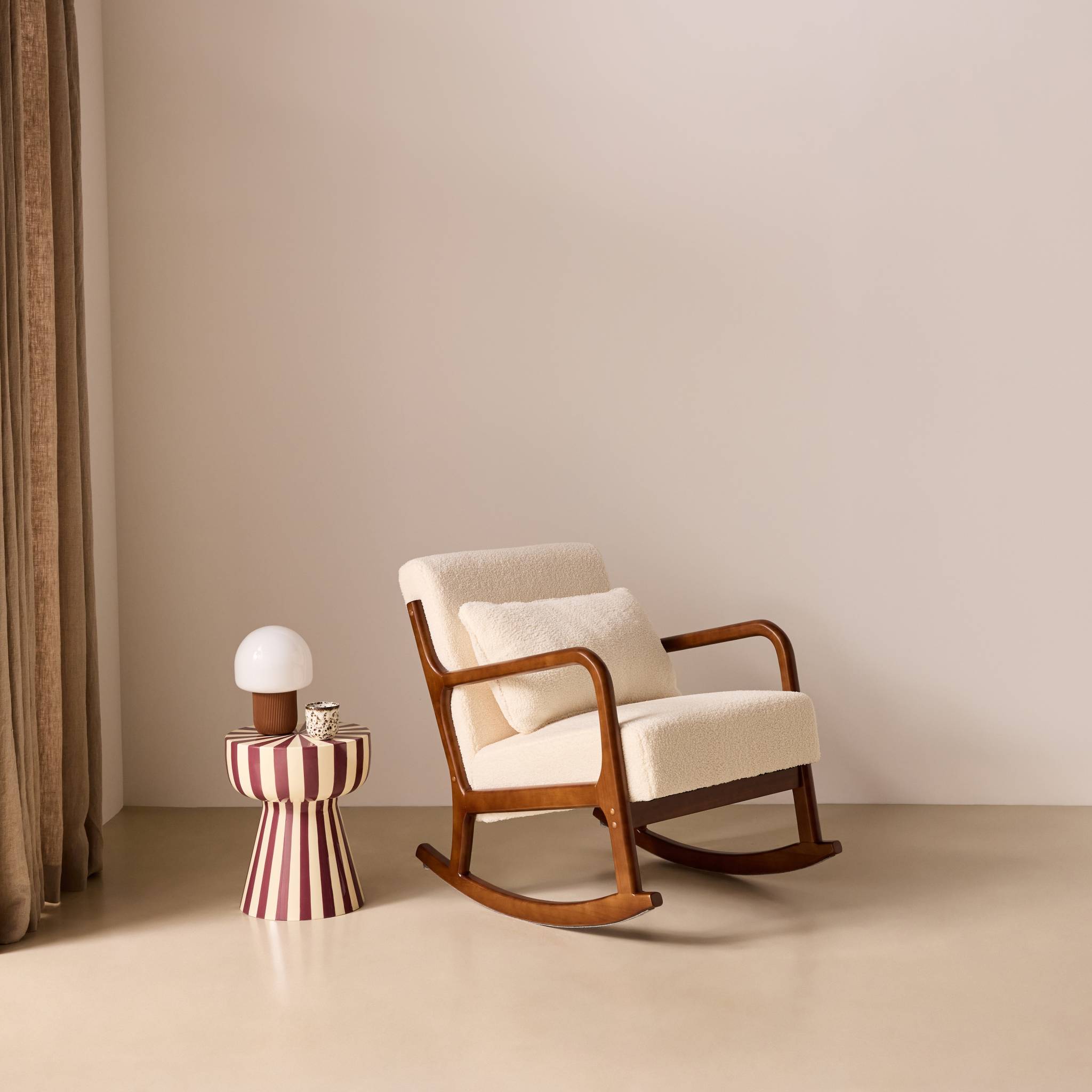 Rocking chair scandinave bois d'hévéa et bouclette LORENS
