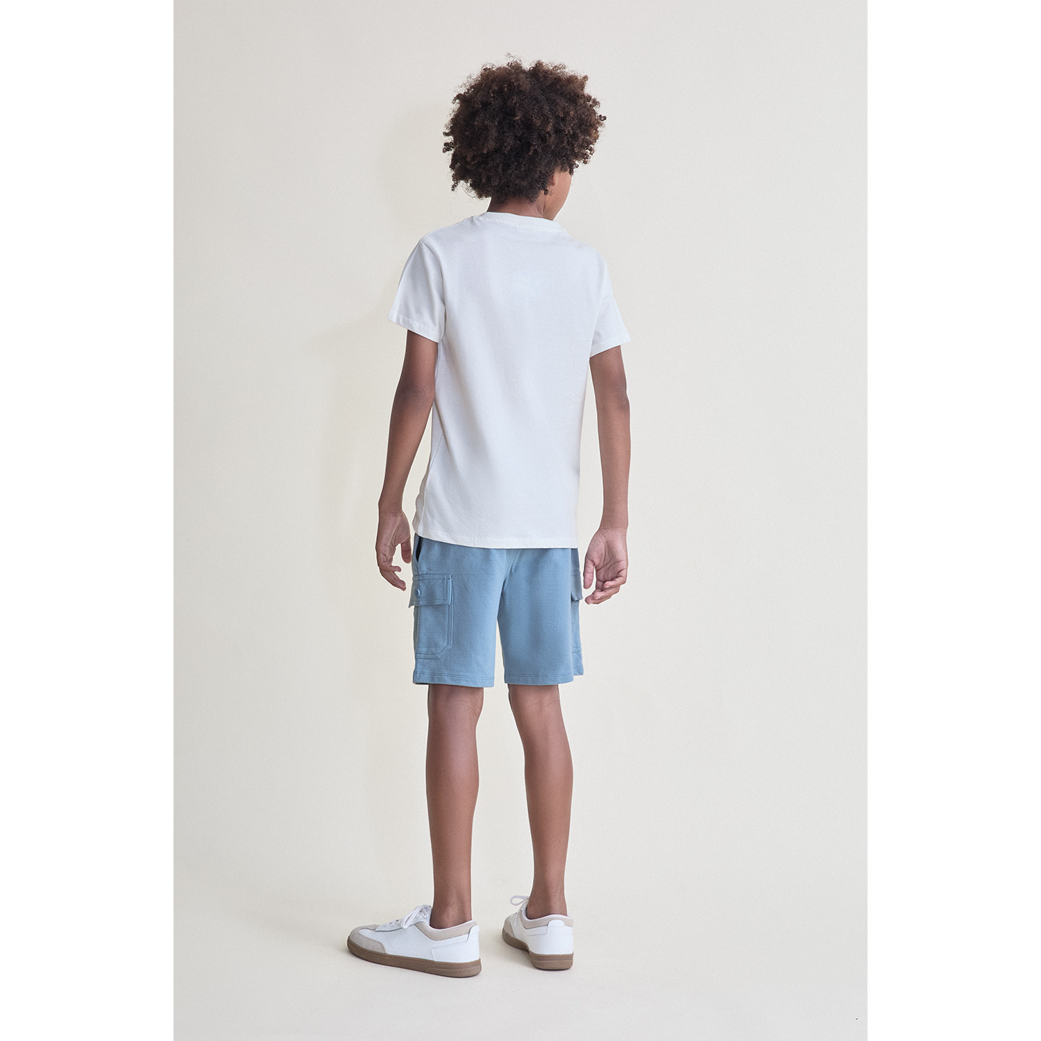 Conjunto Camiseta con Estampado de Olas y Palmera Tropical con Shorts Cargo de Verano | Color: Crudo | Street Monkey