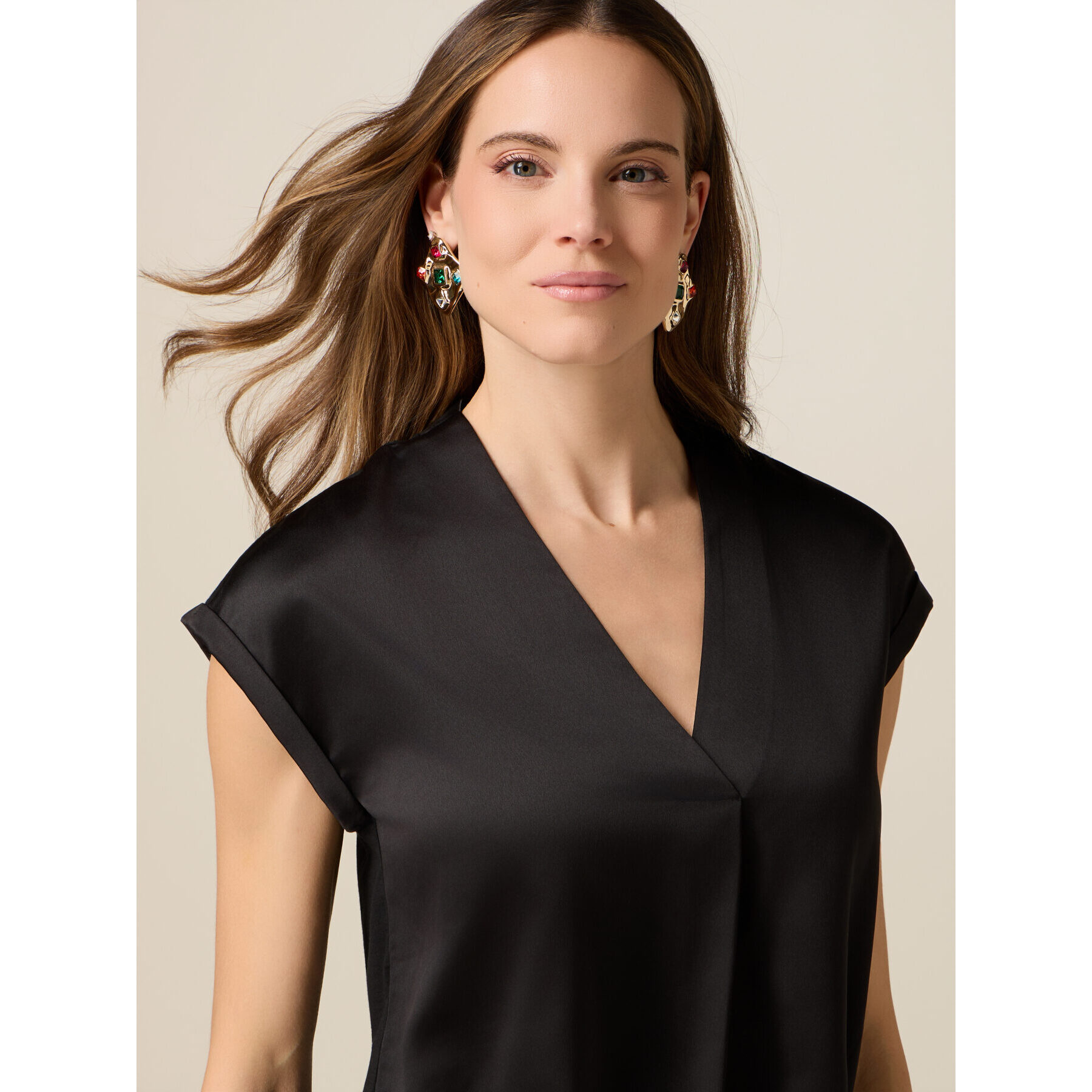 Oltre - Camiseta bimatérica con escote en V - Negro