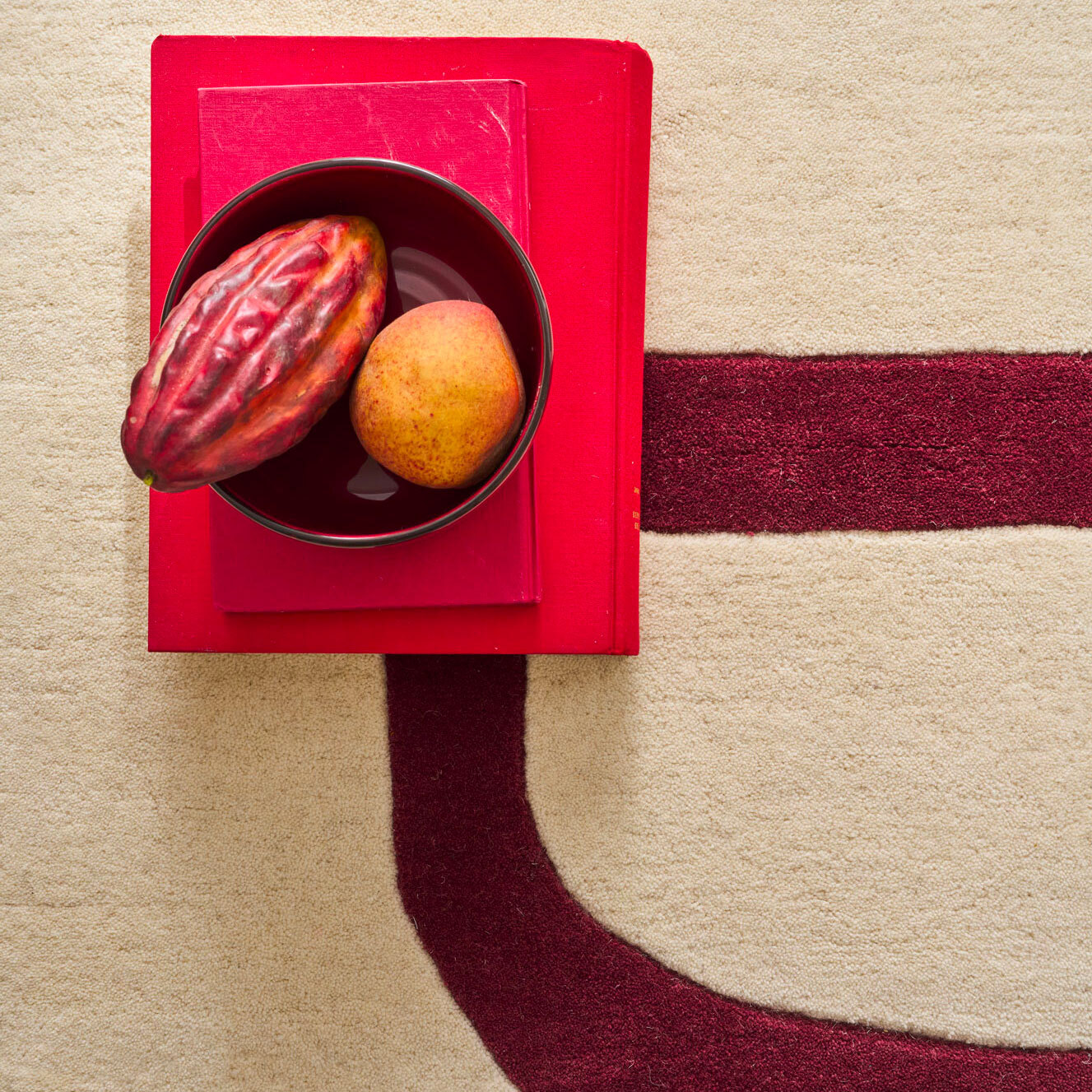 PANTONE - Tapis en laine fait main Rouge D'ORAGE bordeaux