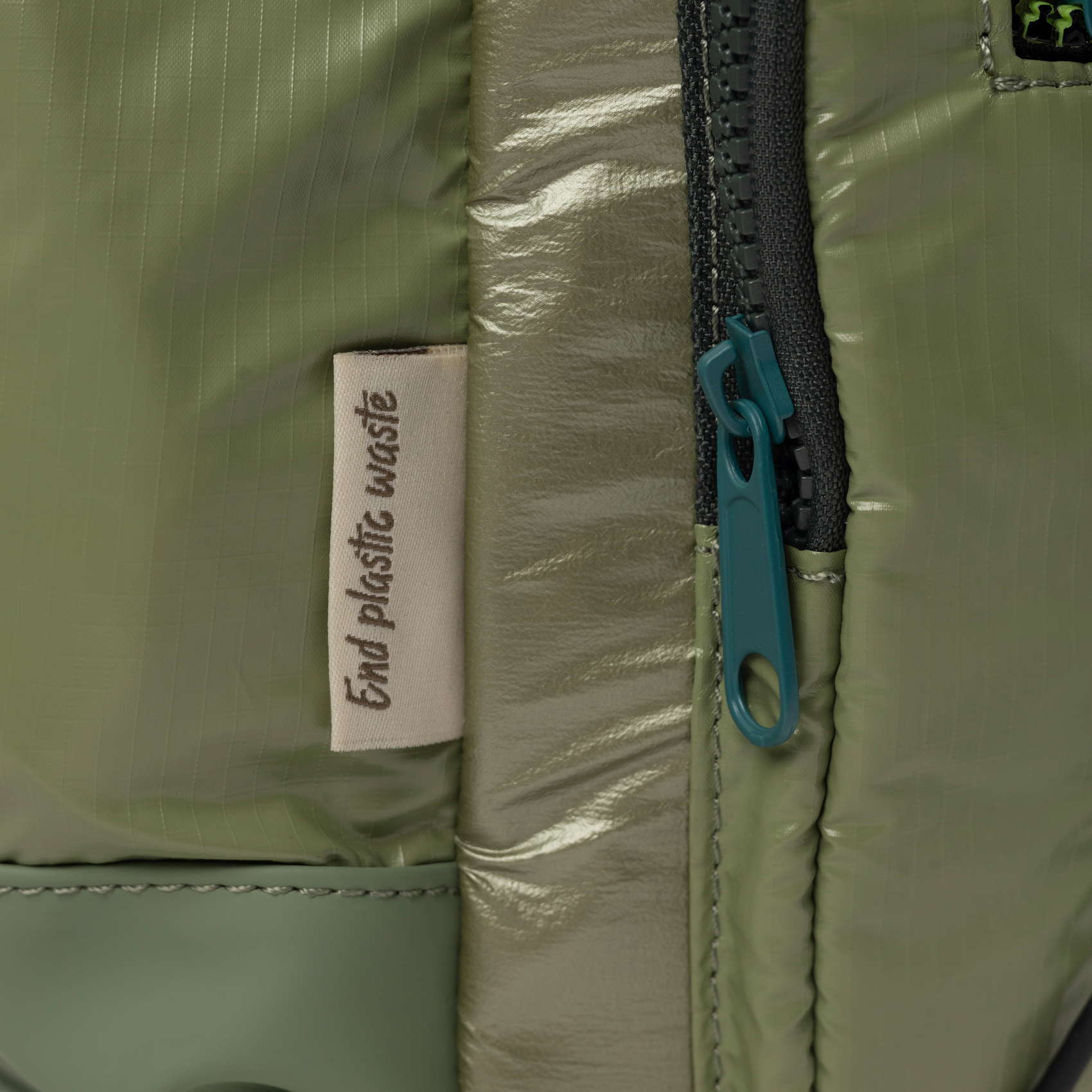 Mochila Técnica para Portátil en Poliamida Reciclada DEEP RECYCLED BACKPACK KHAKI