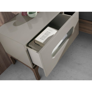 Mesita de noche Angel Cerdá con estructura de madera de MDF en gris y patas de madera en nogal con iluminación interior 60x41x51cm