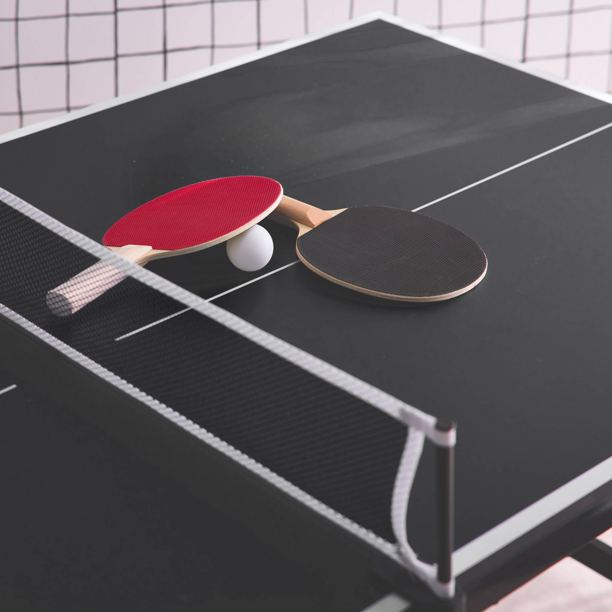 Mini table de ping pong intérieure pliante avec 2 raquettes et 3 balles MINI TABLE DE PING PONG INTÉRIEURE