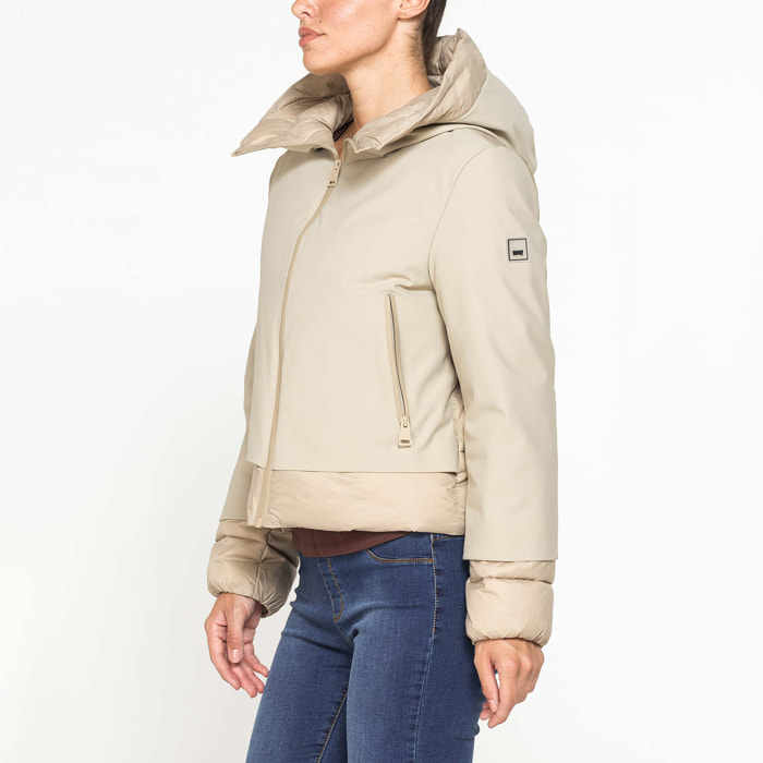 GIUBBINO CORTO CON CAPPUCCIO IN DOPPIO TESSUTO