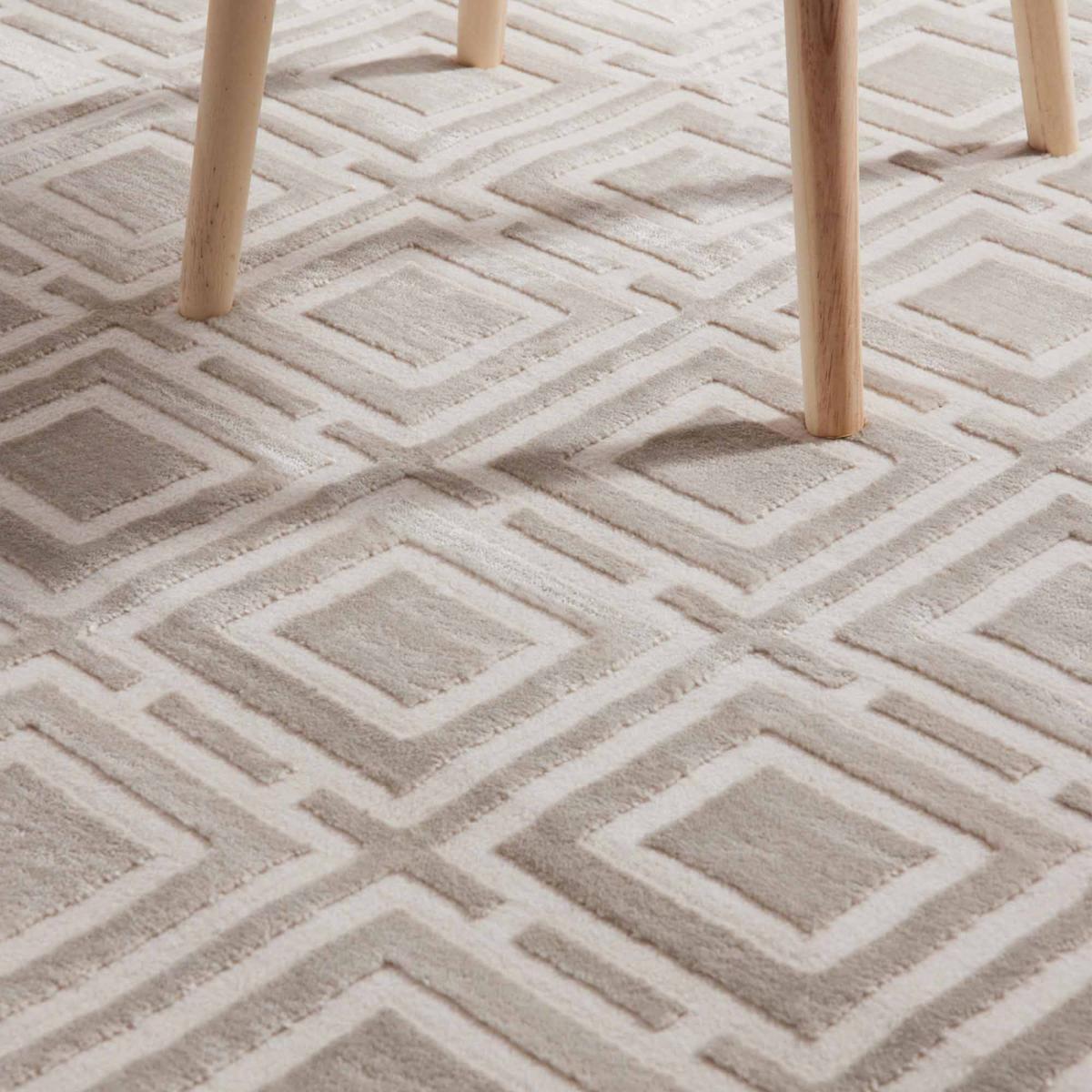 Tapis salon motif géométrique, design graphique et original, confort