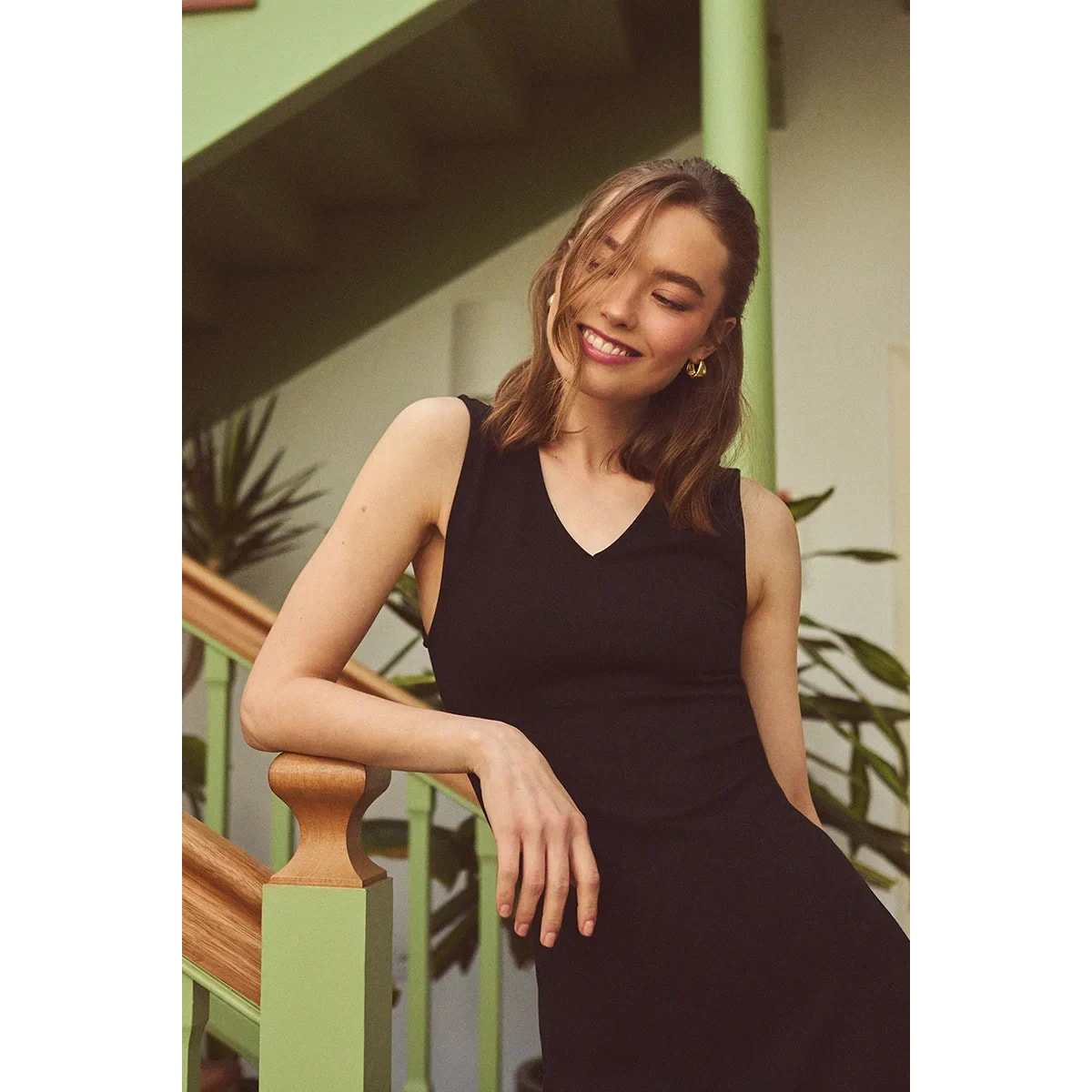 Vestido negro sin mangas de cuello pico y logo Polo Club