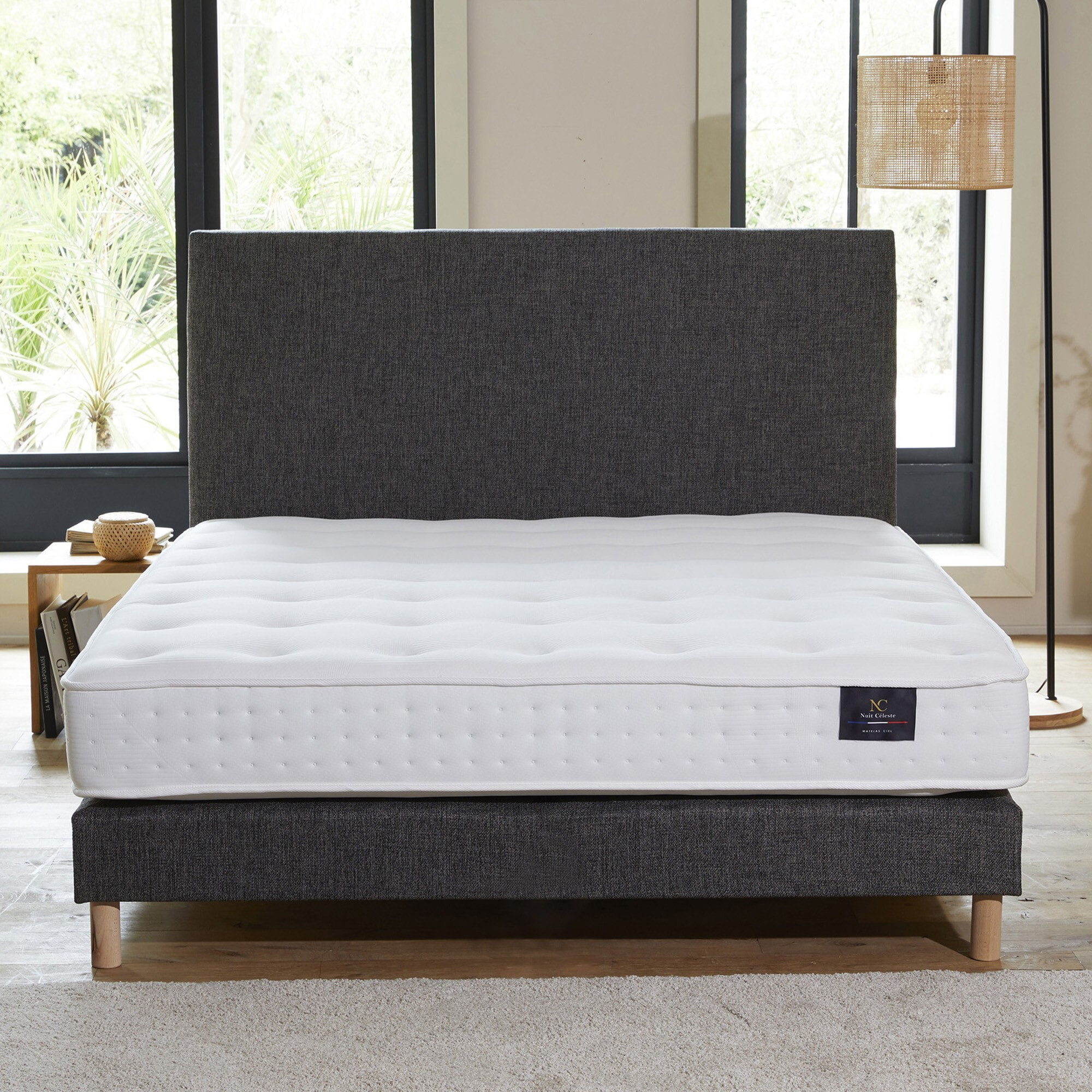 Sommier confort durable SYMBIOSE avec tête de lit lisse élégante