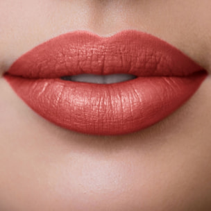 LIP SHOT Rossetto satinato dalla texture leggera ed avvolgente